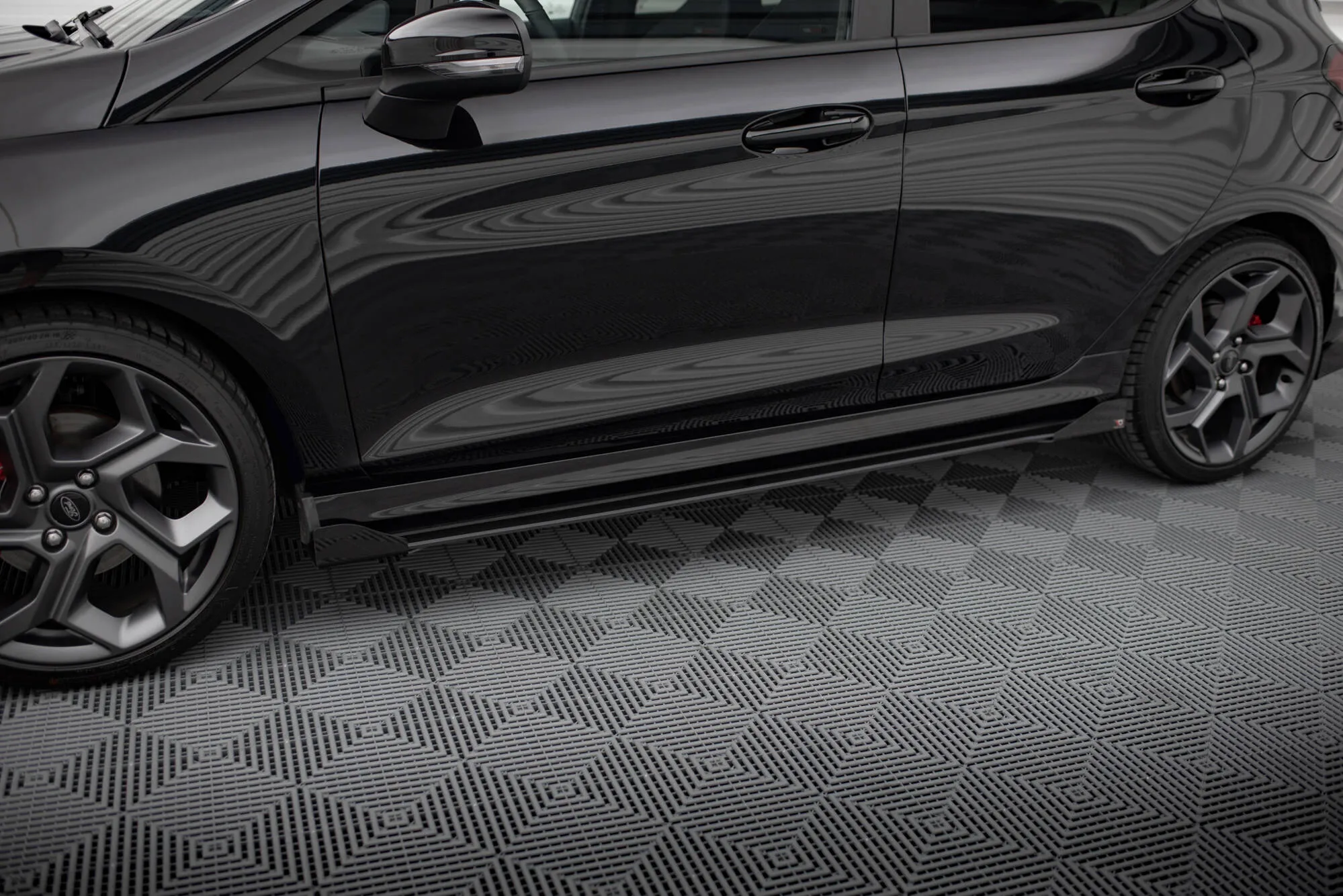 Sideskjørt-flopper Ford Fiesta Mk7 ST / ST-Line 2016 - 2023 | Glossy Black Edition – bilde 3
