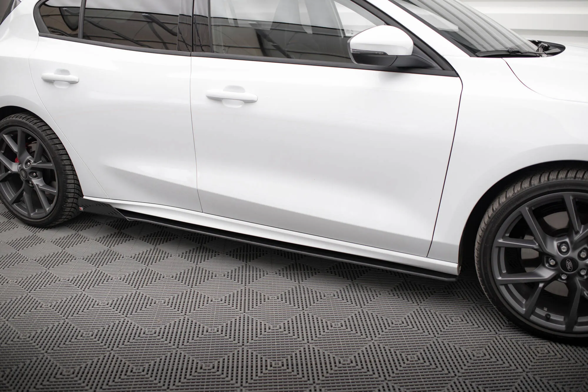 Sideskjørt + Flopper Ford Focus IV ST / ST-Line 2018 -> | Street Pro Black Edition – bilde 3