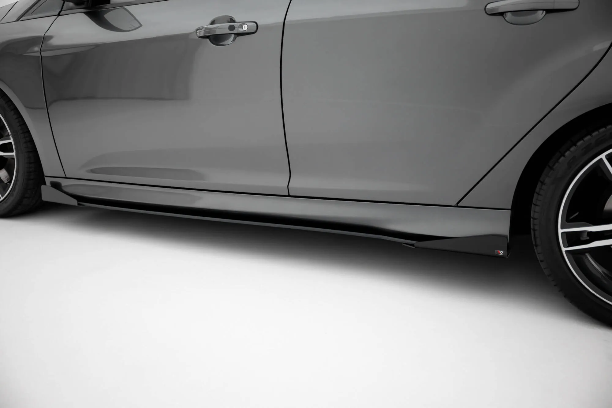 Sideskjørt-flopper Ford Focus ST III Facelift 2015 - 2018 | Glossy Black Edition – bilde 4