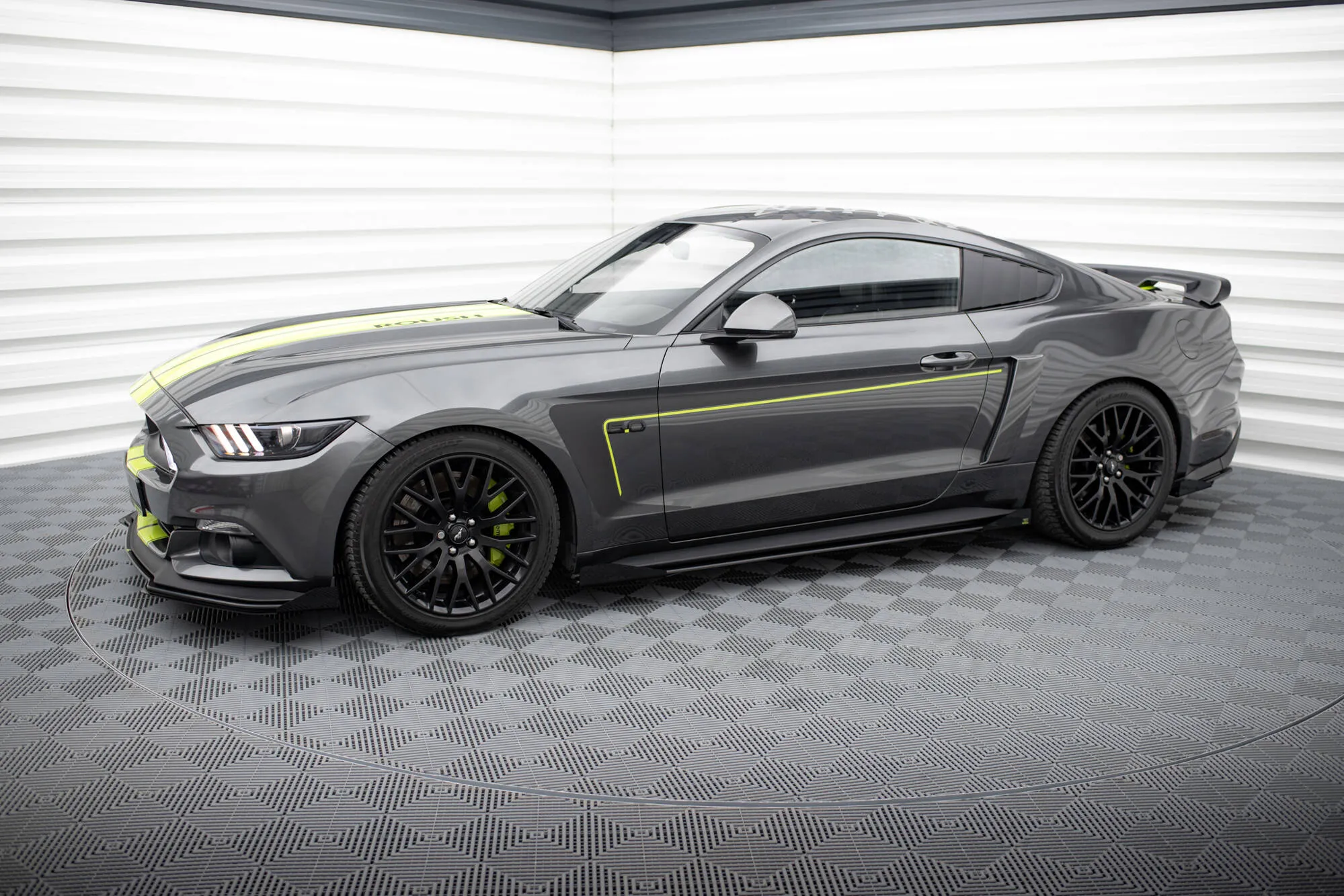 Sideskjørt + Flopper Ford Mustang GT VI 2014 - 2017 | Street Pro Black Edition – bilde 2