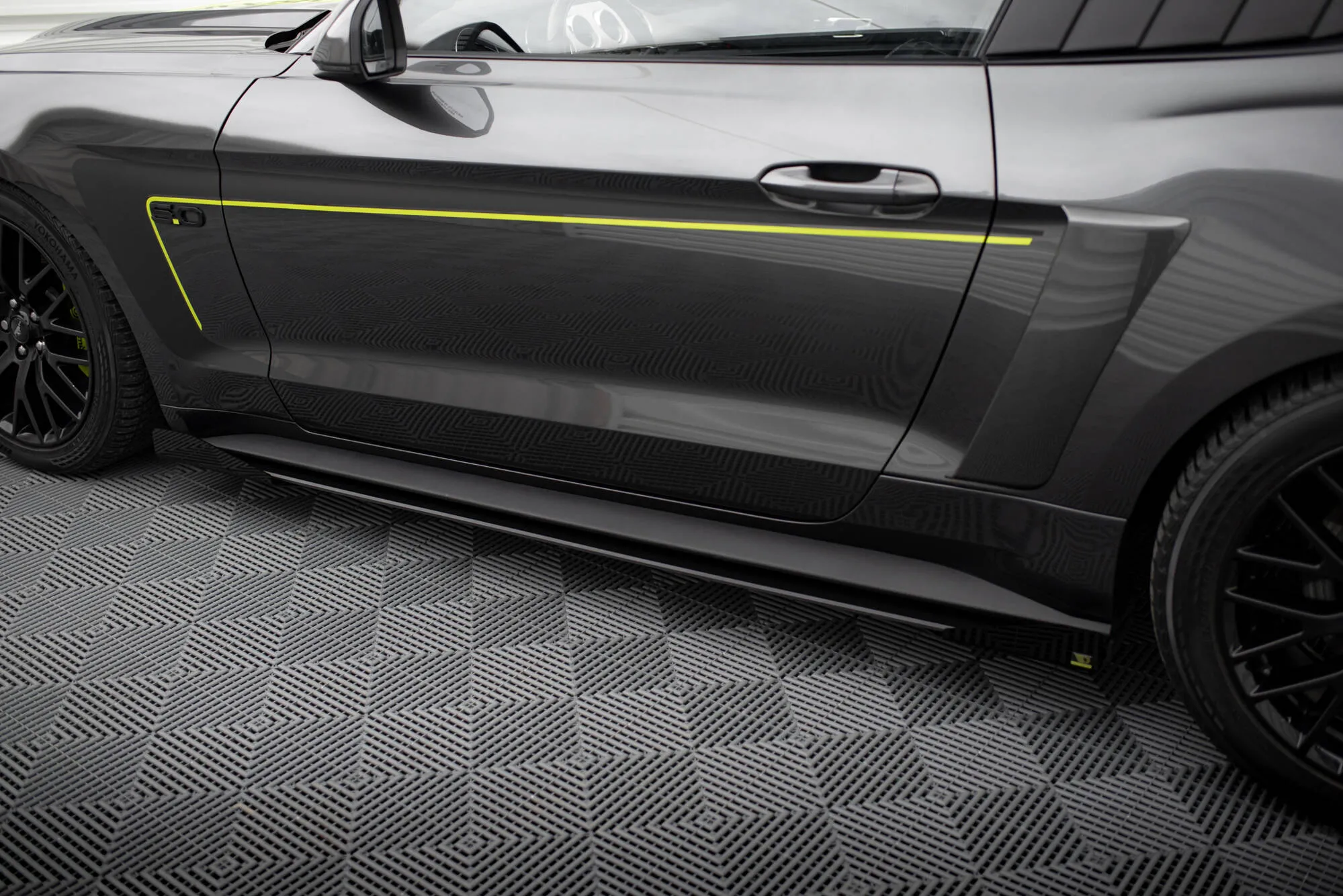 Sideskjørt + Flopper Ford Mustang GT VI 2014 - 2017 | Street Pro Black Edition – bilde 3