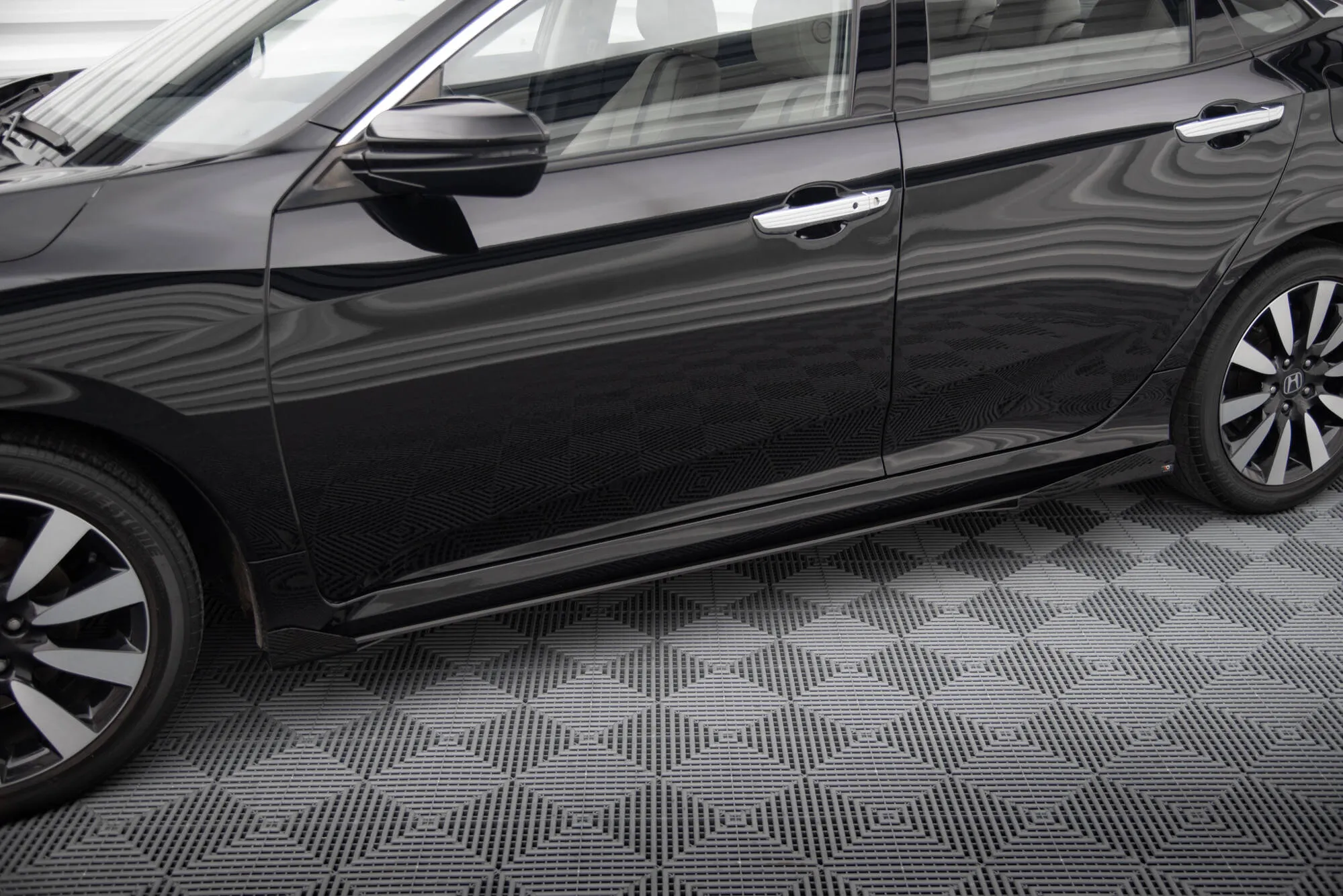 Sideskjørt-flopper Honda Civic mk10 2017 - 2022 | Glossy Black Edition – bilde 3