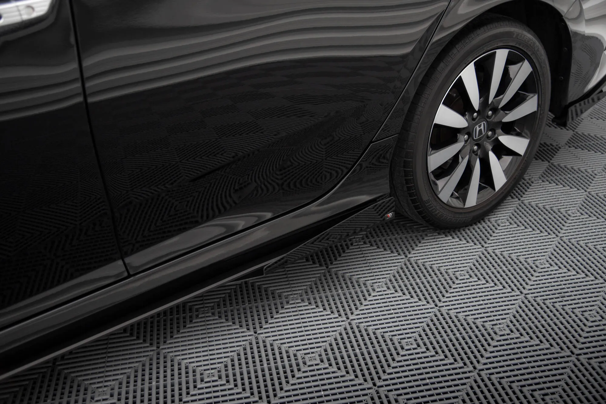 Sideskjørt-flopper Honda Civic mk10 2017 - 2022 | Glossy Black Edition – bilde 4
