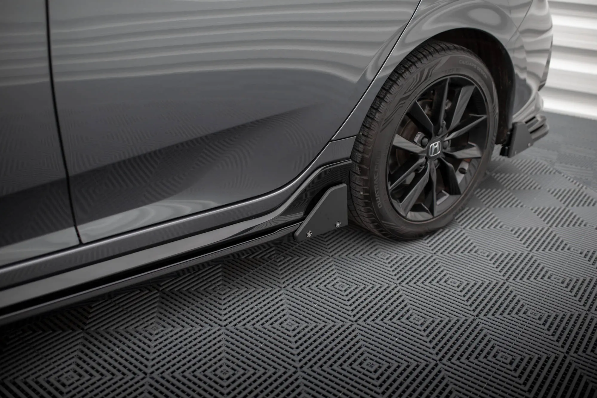 Sideskjørt + Flopper Honda Civic Sport Mk10 2020-2023 | Glossy Black Edition – bilde 2