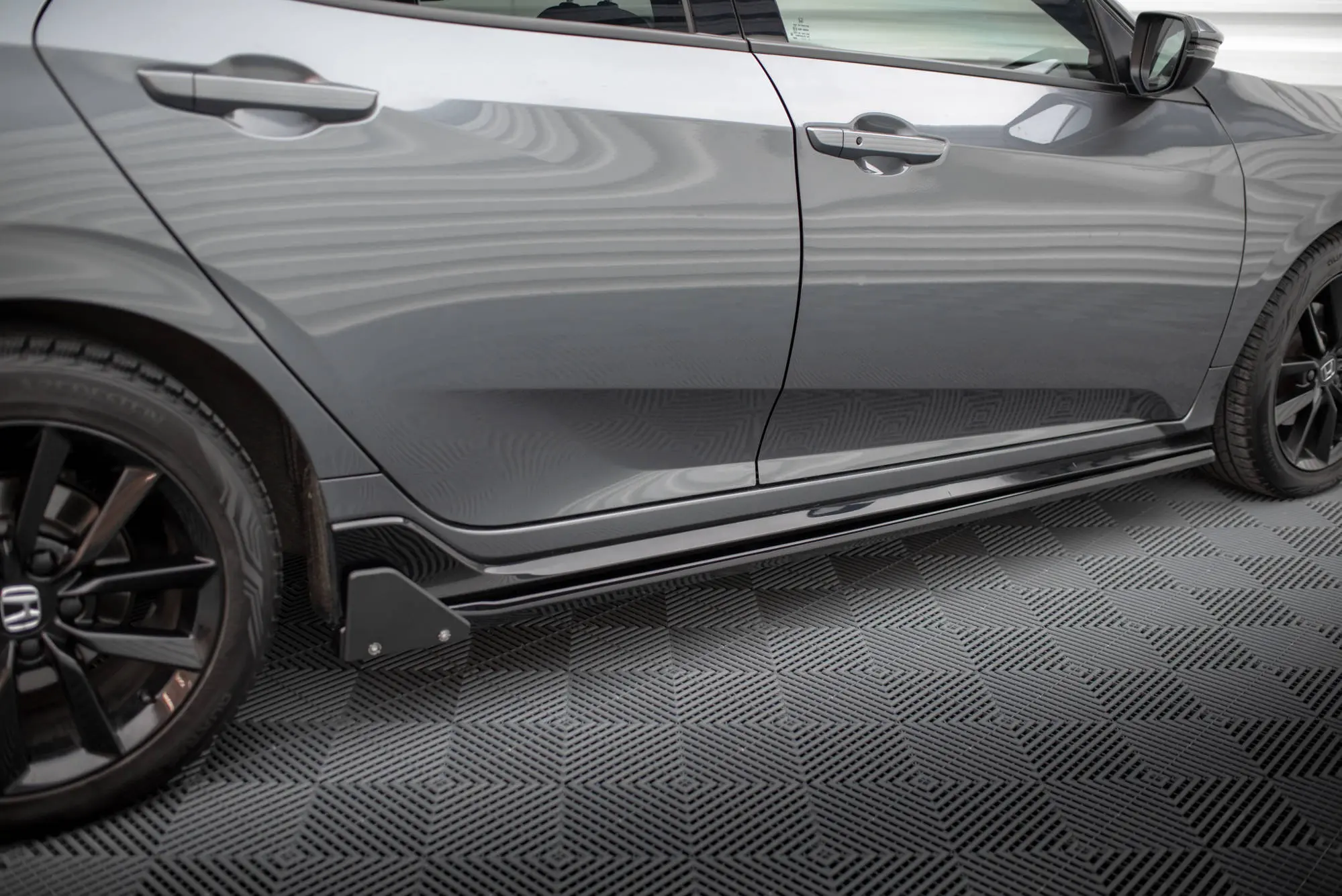 Sideskjørt + Flopper Honda Civic Sport Mk10 2020-2023 | Glossy Black Edition – bilde 4