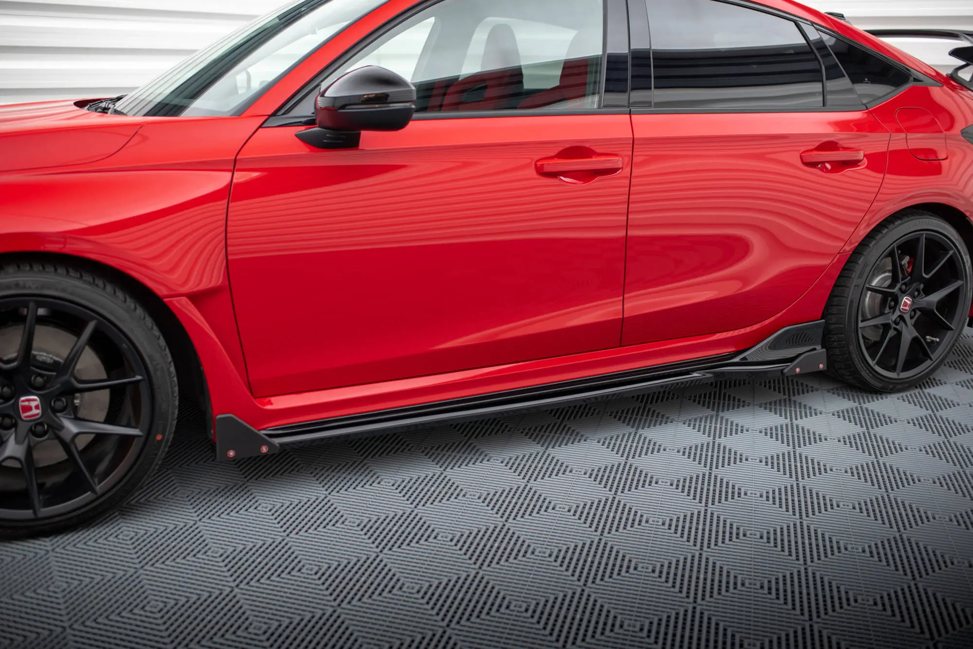 Sideskjørt + flopper Honda Civic XI Type-R 2023-> | V.1 Glossy Black Edition