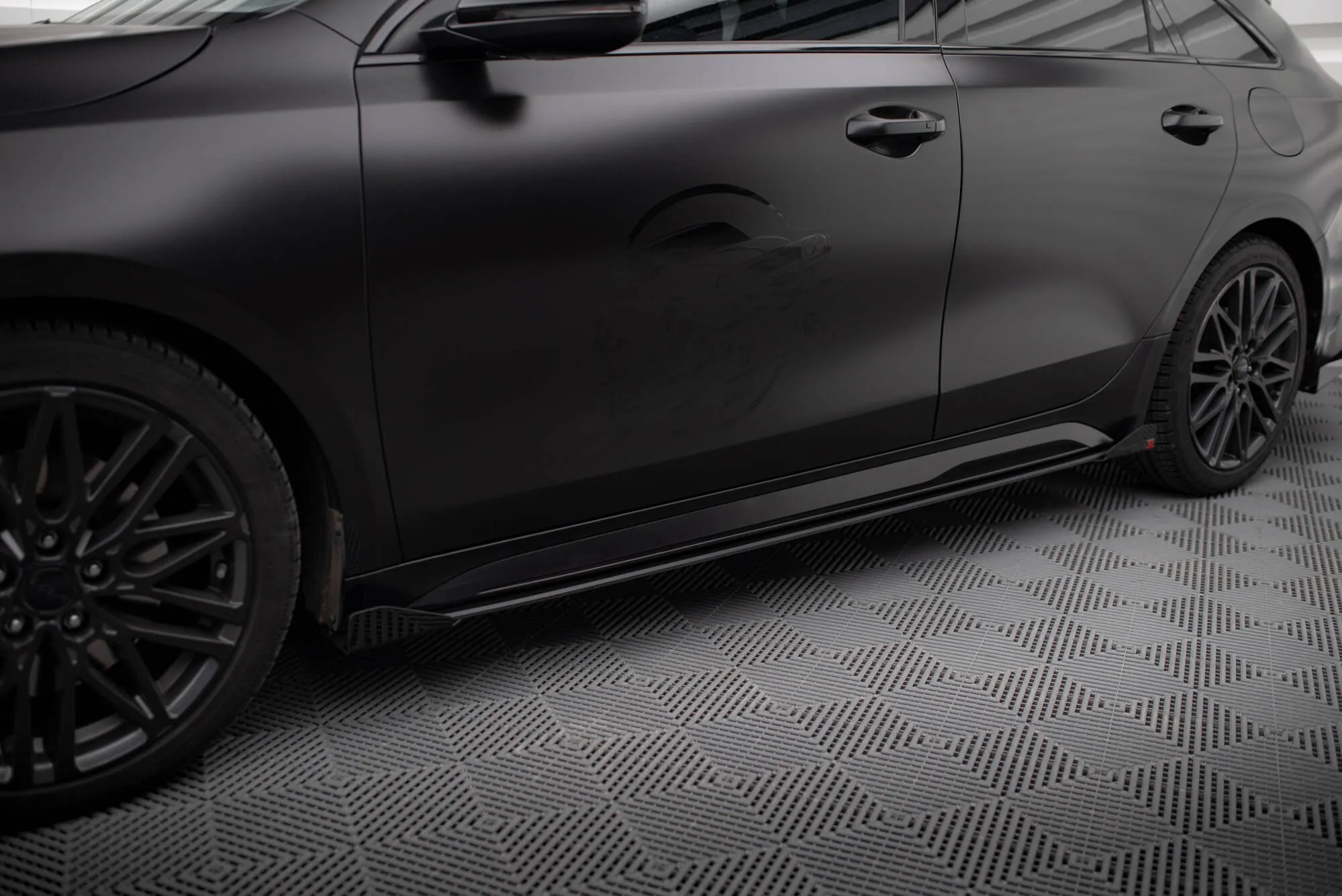 Sideskjørt + Flopper Kia Proceed GT facelift 2021 - > | Street Pro Black Edition