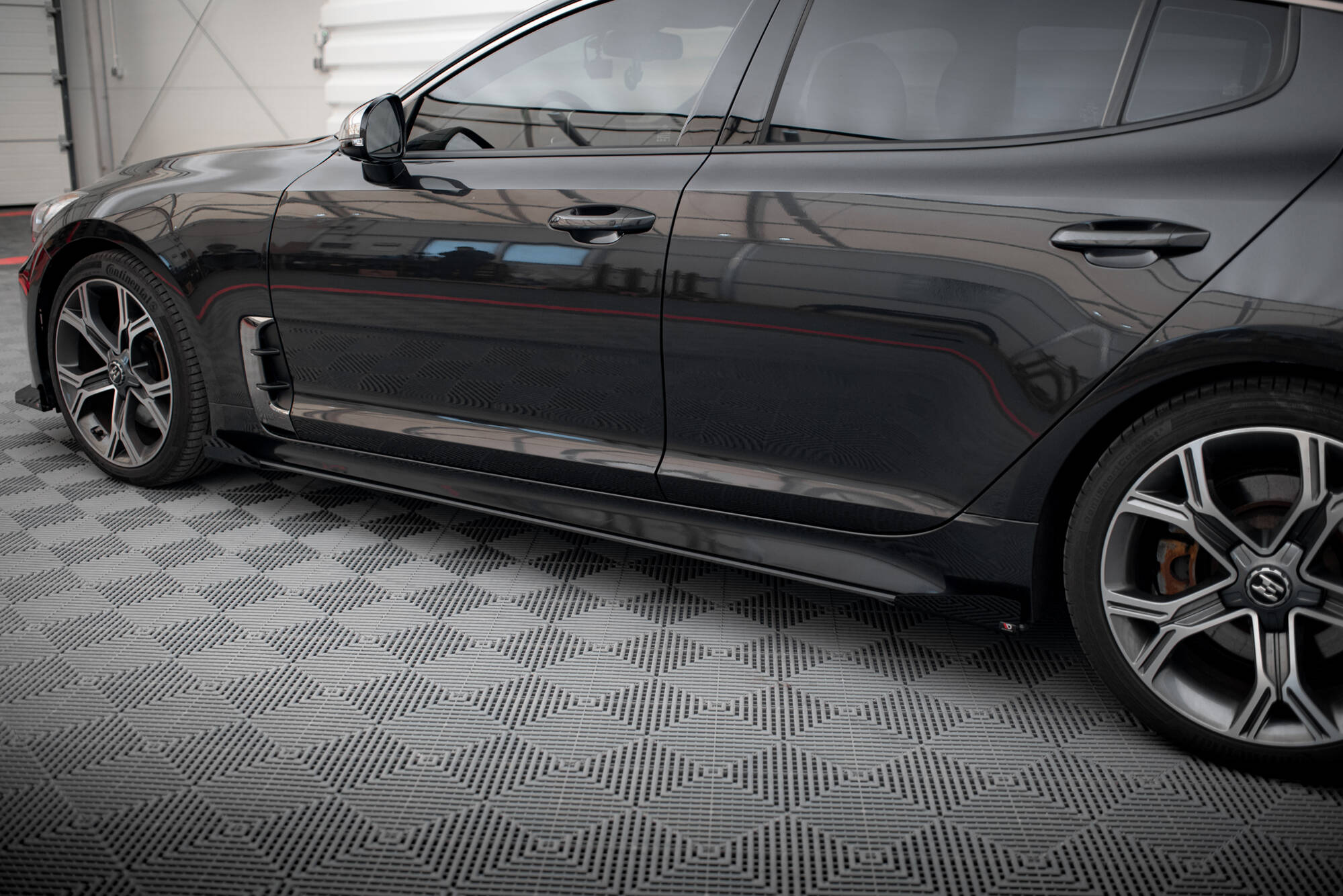Sideskjørt + flopper Kia Stinger GT / GT-Line 2017 - 2023 | Street Pro Black Edition – bilde 5