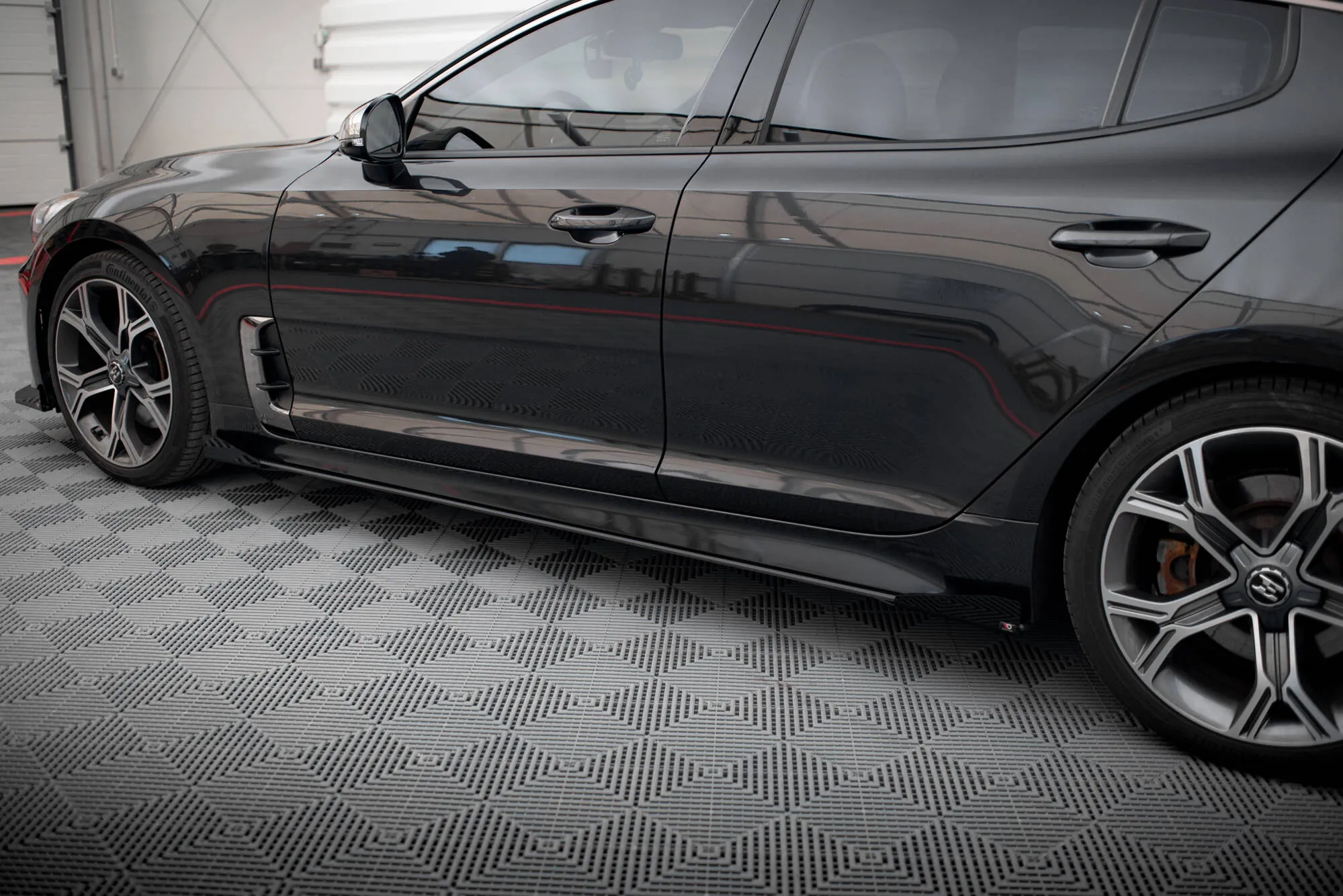 Sideskjørt + Flopper Kia Stinger GT-Line 2017 - 2023 | Street Pro Black Edition – bilde 4