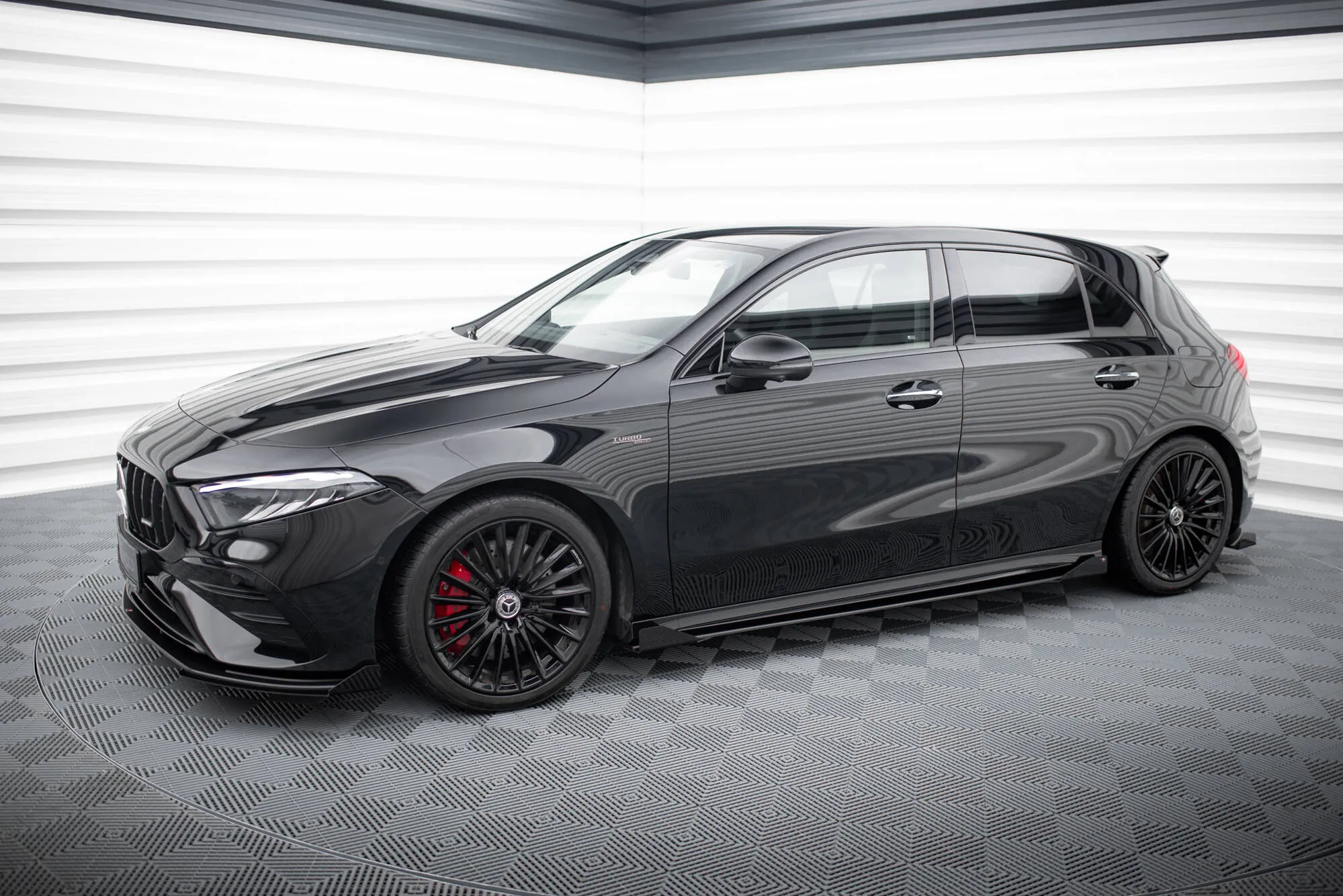 Sideskjørt-flopper Mercedes-AMG A35 (W177) facelift 2023 - > | Glossy Black Edition – bilde 4
