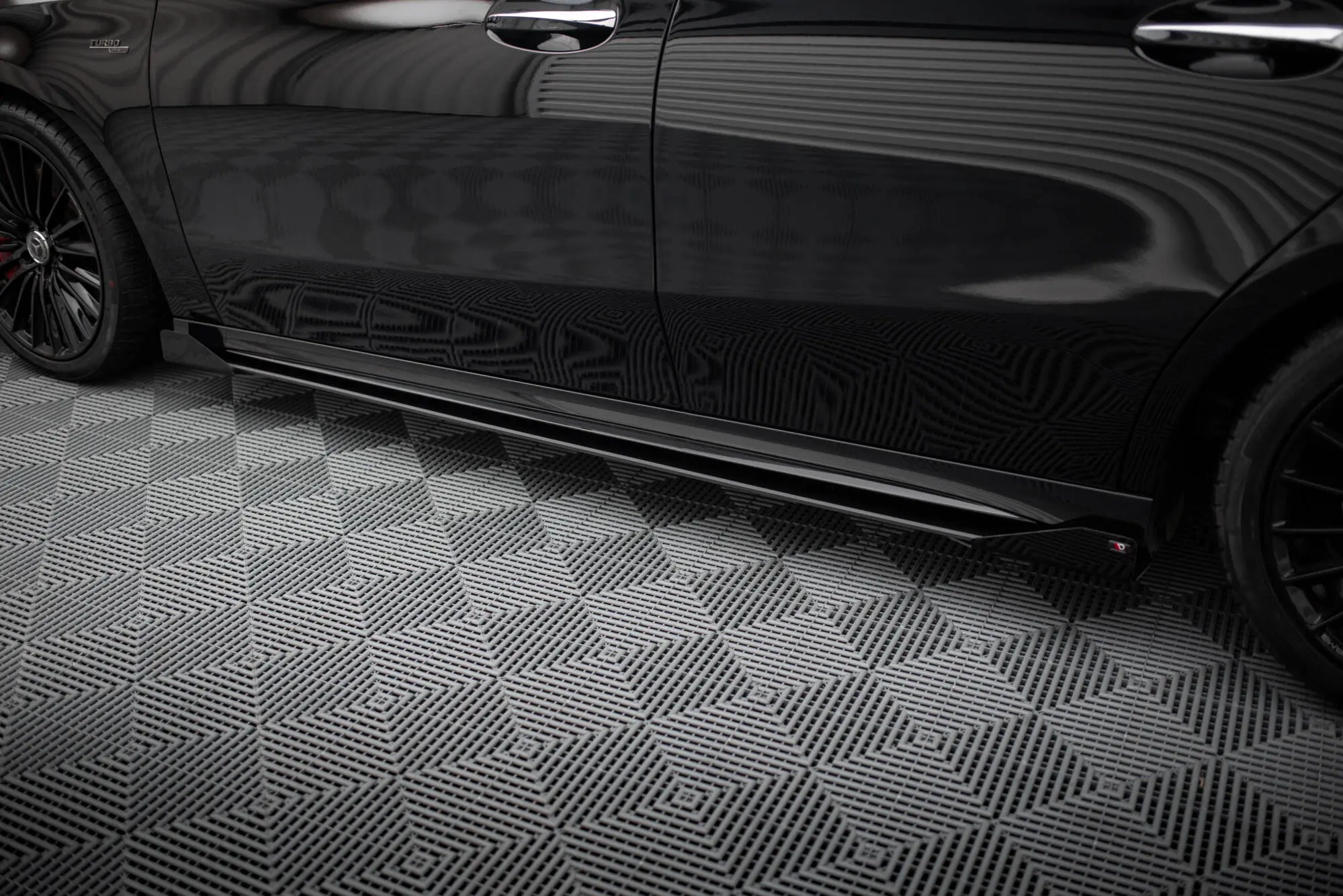 Sideskjørt  + flopper Mercedes-AMG A35 (W177 / V177) facelift 2023 - > | Street Pro Black Edition Image 2