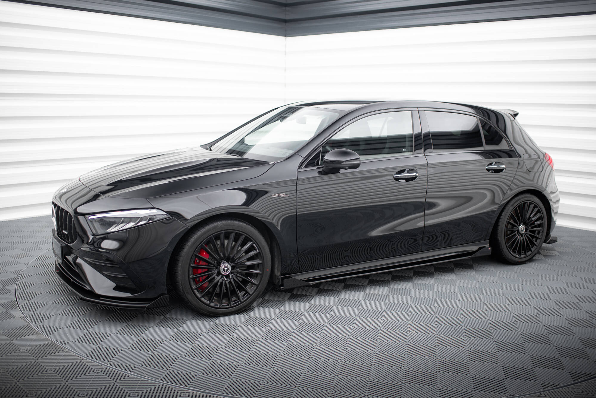 Sideskjørt  + flopper Mercedes-AMG A35 (W177 / V177) facelift 2023 - > | Street Pro Black Edition Image 5