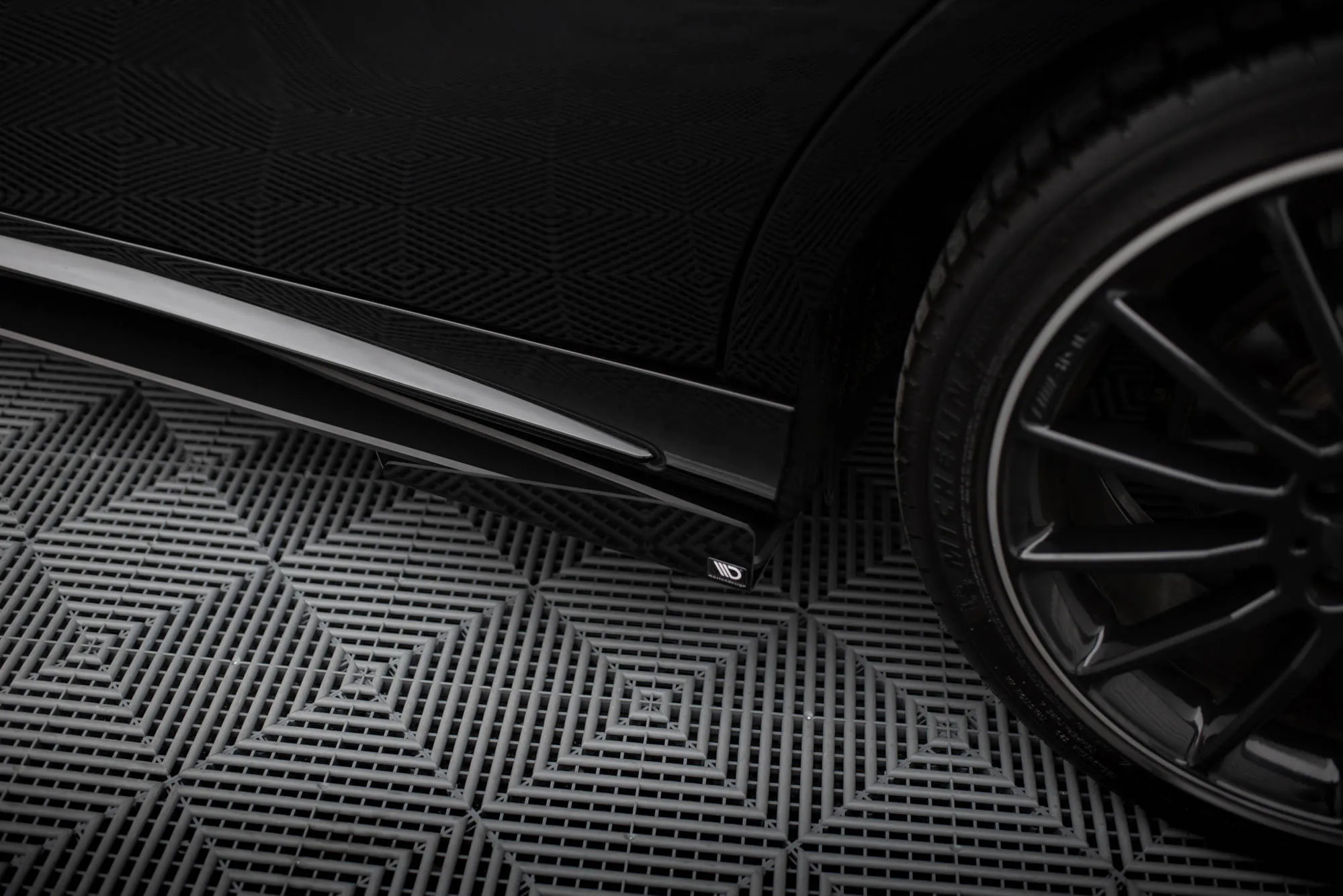 Sideskjørt-flopper Mercedes-Benz A (W176) AMG-Line facelift 2015 -2018 | Glossy Black Edition – bilde 3