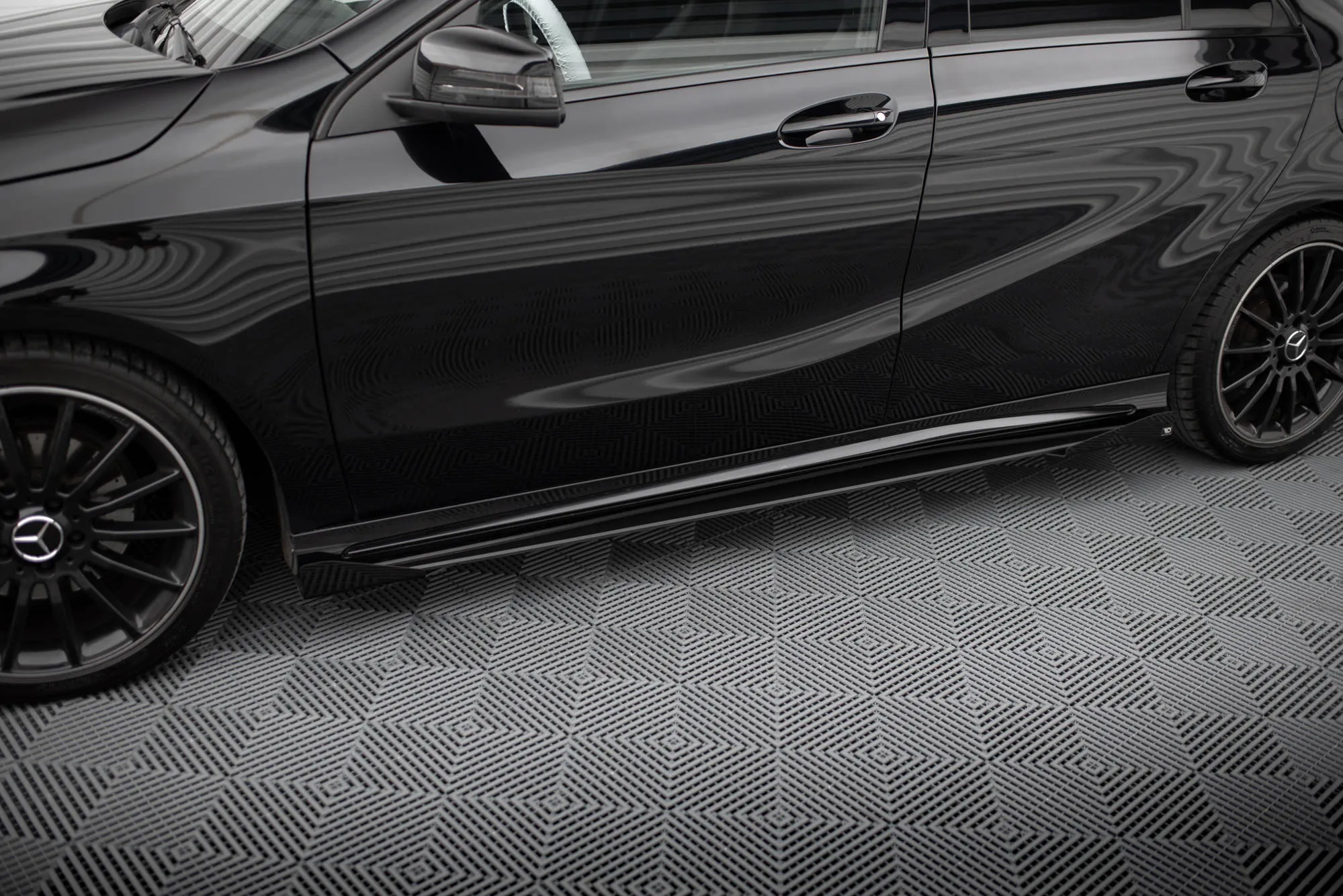 Sideskjørt + Flopper Mercedes-Benz A (W176) AMG-Line facelift 2015 - 2018 | Street Pro Black Edition