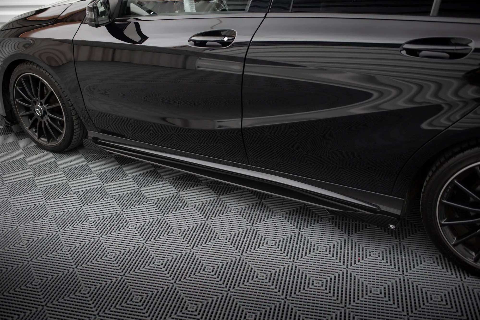 Sideskjørt + Flopper Mercedes-Benz A (W176) AMG-Line facelift 2015 - 2018 | Street Pro Black Edition – bilde 3