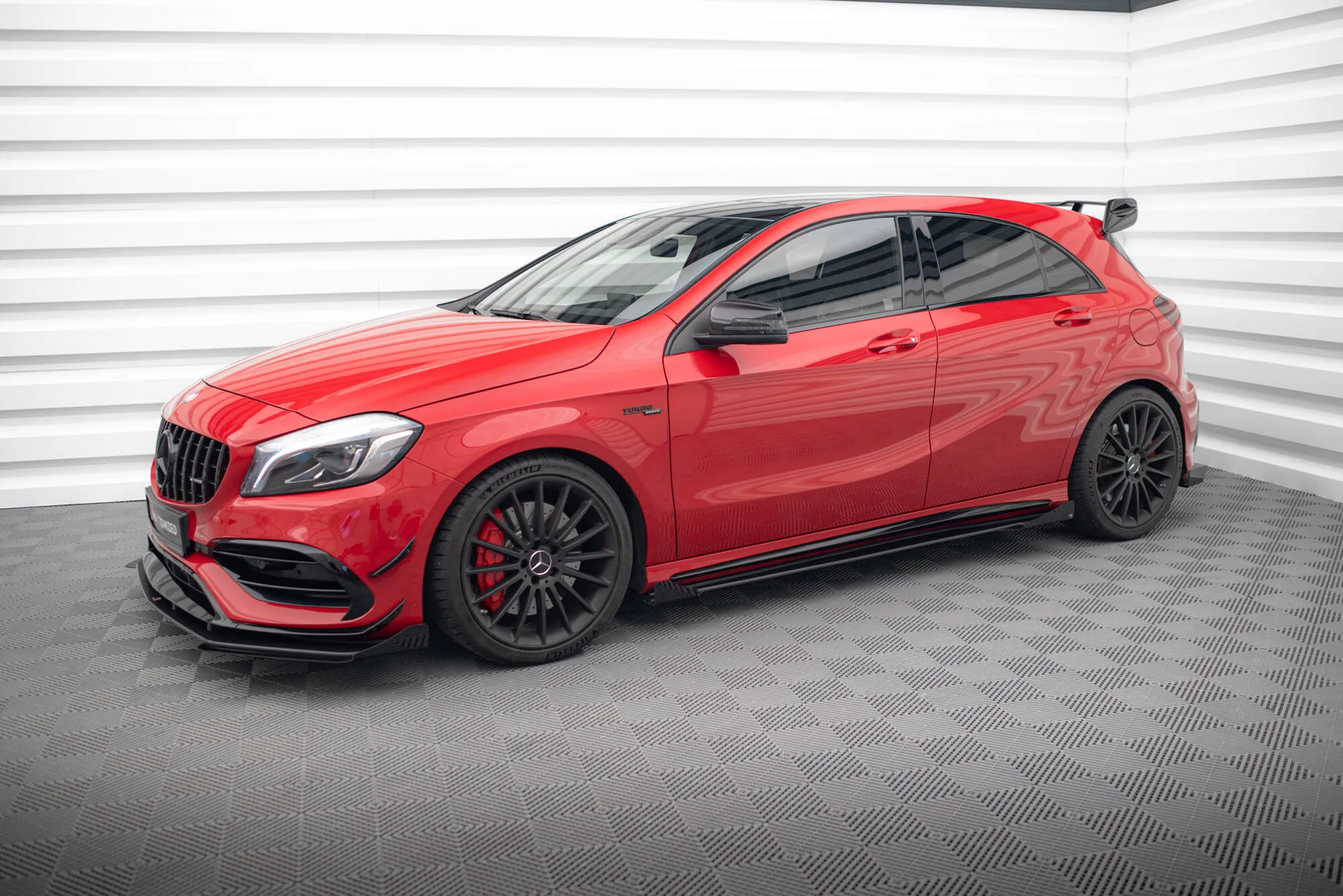 Sideskjørt-flopper Mercedes-Benz A45 AMG Aero (W176) facelift 2015 - 2018 | Glossy Black Edition – bilde 2