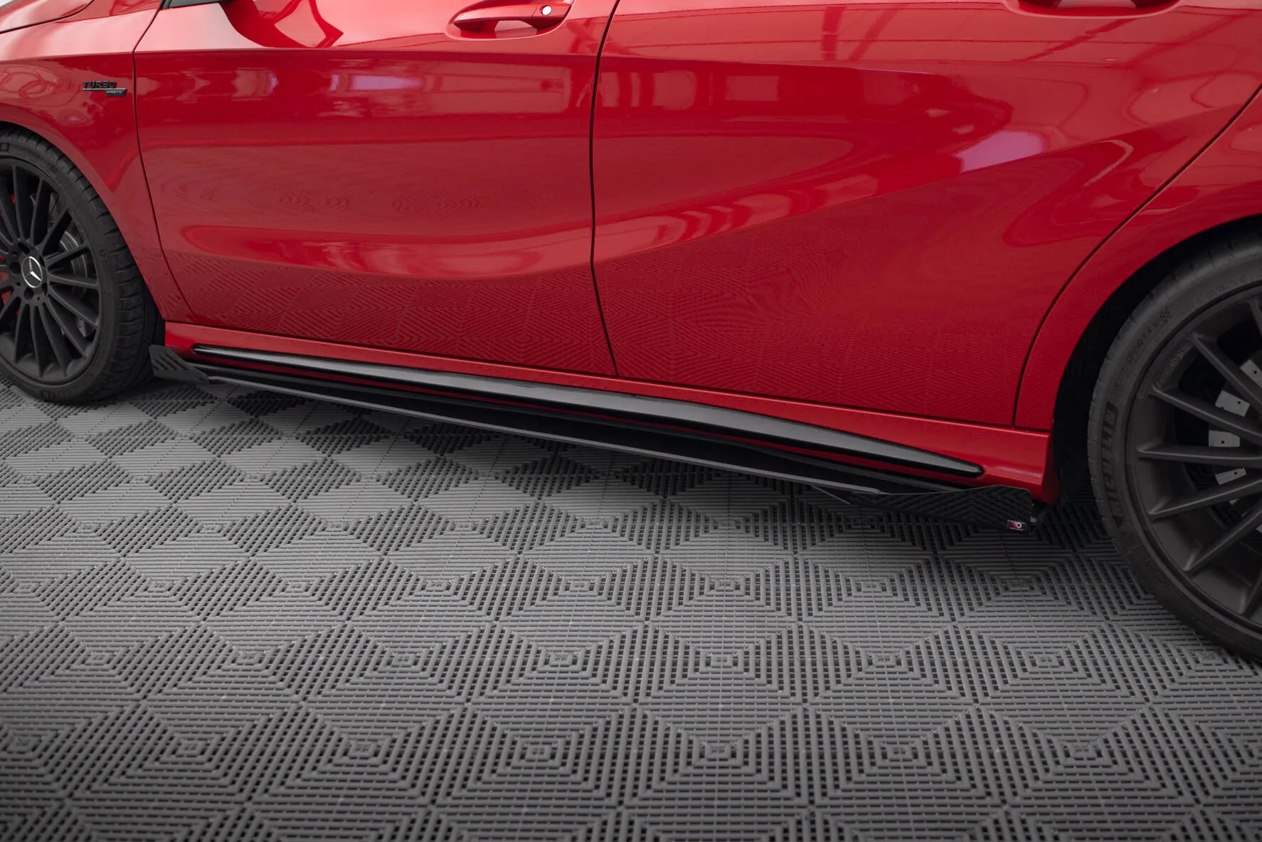 Sideskjørt-flopper Mercedes-Benz A45 AMG Aero (W176) facelift 2015 - 2018 | Glossy Black Edition – bilde 5