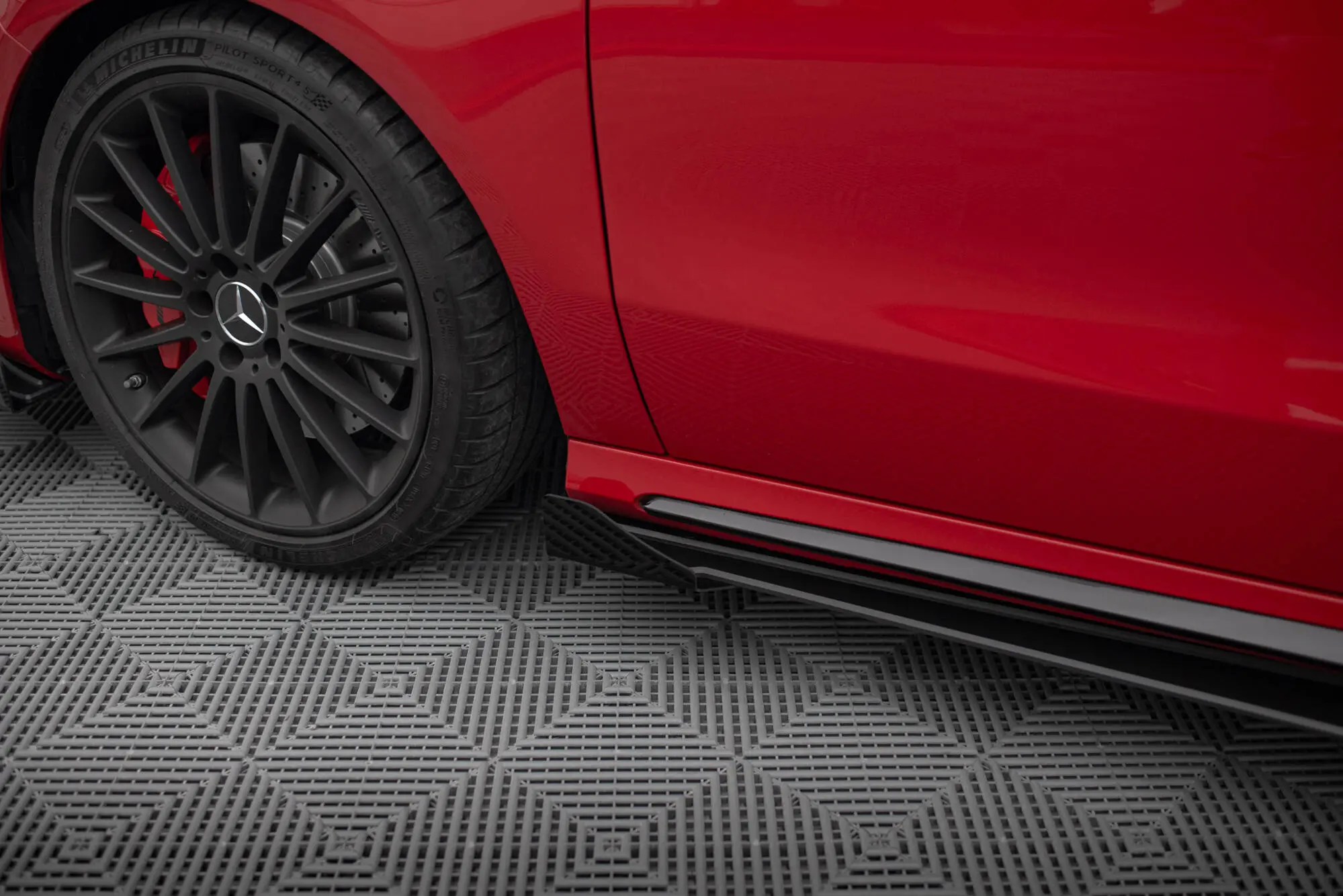 Sideskjørt + flopper Mercedes-Benz A45 AMG (W176) facelift 2015 - 2018 | Street Pro Black Edition – bilde 4