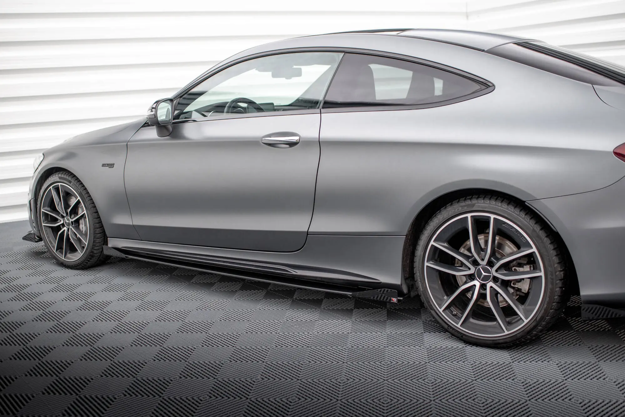 Sideskjørt + flopper Mercedes-Benz C43 AMG Coupe (C205) facelift 2018 - 2022 | Street Pro Black Edition – bilde 3