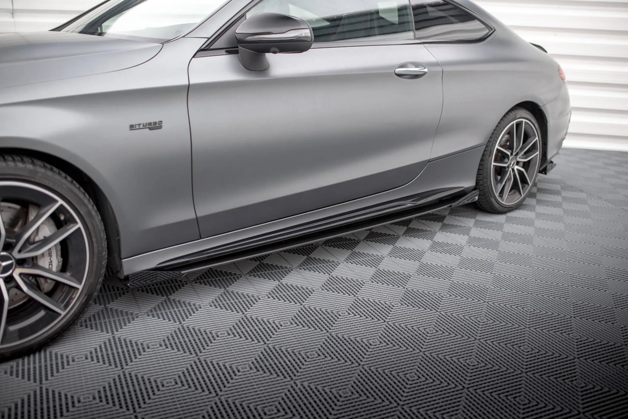Sideskjørt + Flopper Mercedes-Benz C43 AMG Coupe (C205) facelift 2018 - 2022 | Street Pro Black Edition – bilde 2