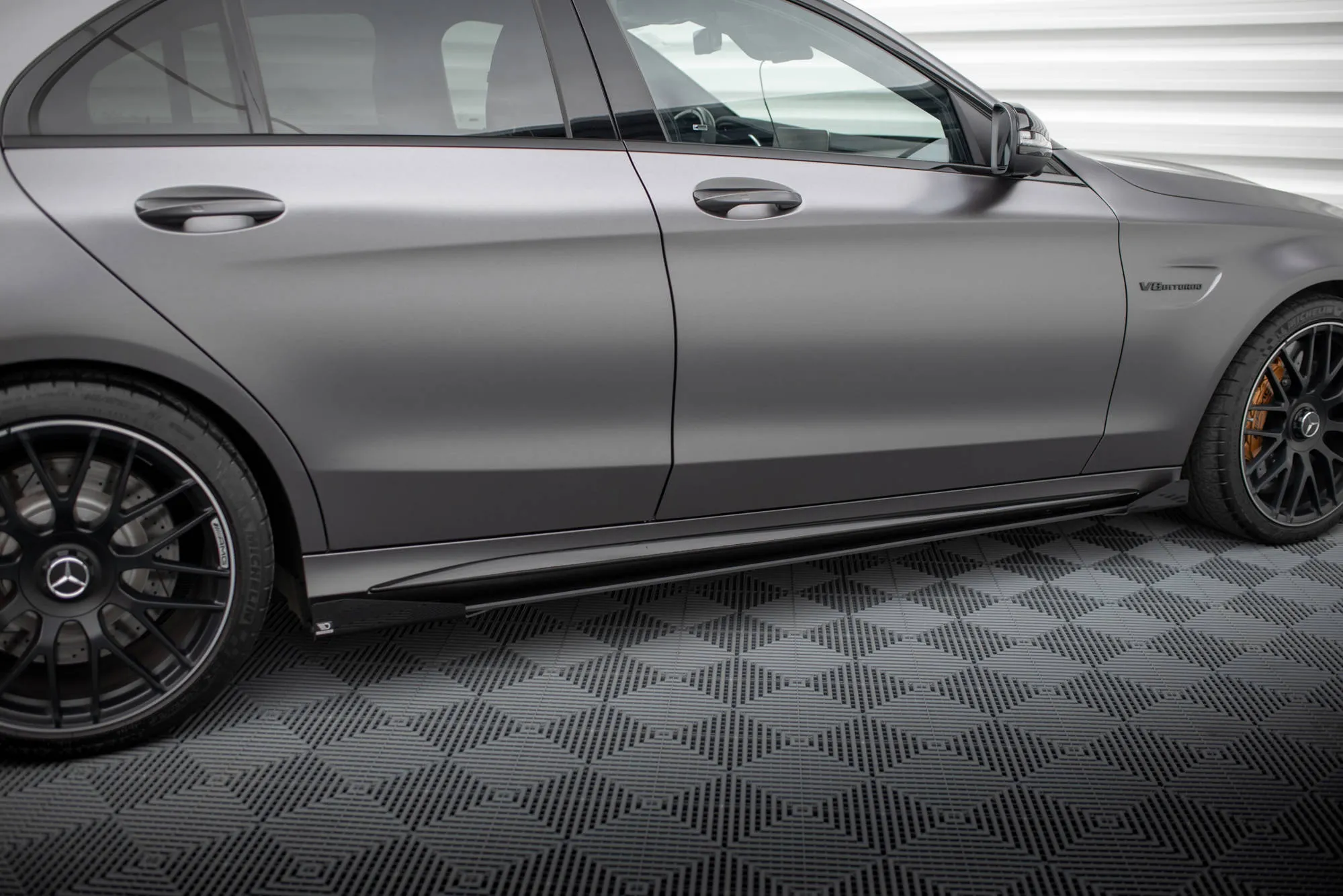 Sideskjørt + Flopper Mercedes-Benz C63 AMG (W205 / S205) facelift 2018 - 2021 | Street Pro Black Edition – bilde 2