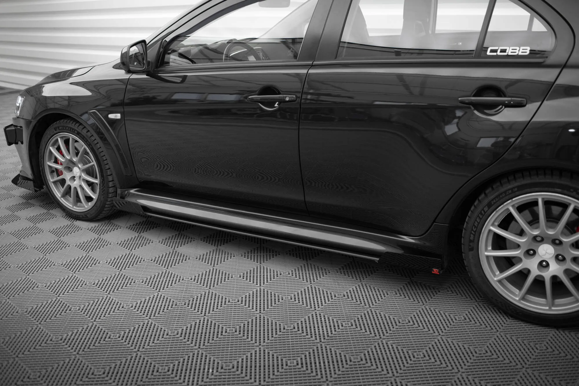 Sideskjørt + Flopper Mitsubishi Lancer EVO X 2007 - 2015 | Street Pro Black Edition – bilde 3