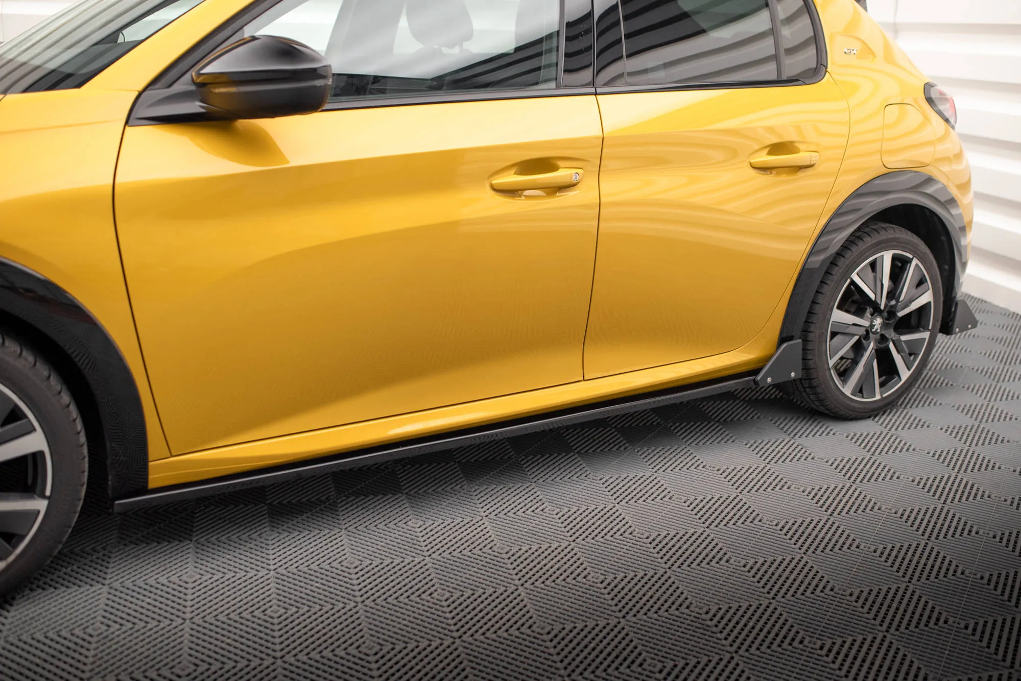 Sideskjørt + Flopper Peugeot 208 GT II 2019 - 2023 | Glossy Black Edition