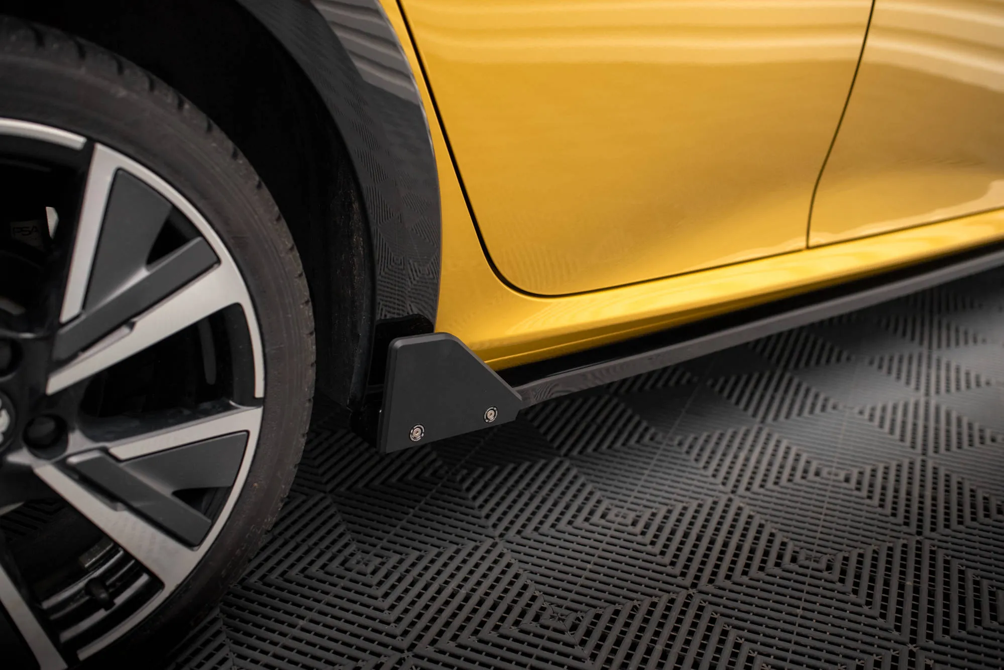 Sideskjørt + Flopper Peugeot 208 GT II 2019 - 2023 | Glossy Black Edition – bilde 2
