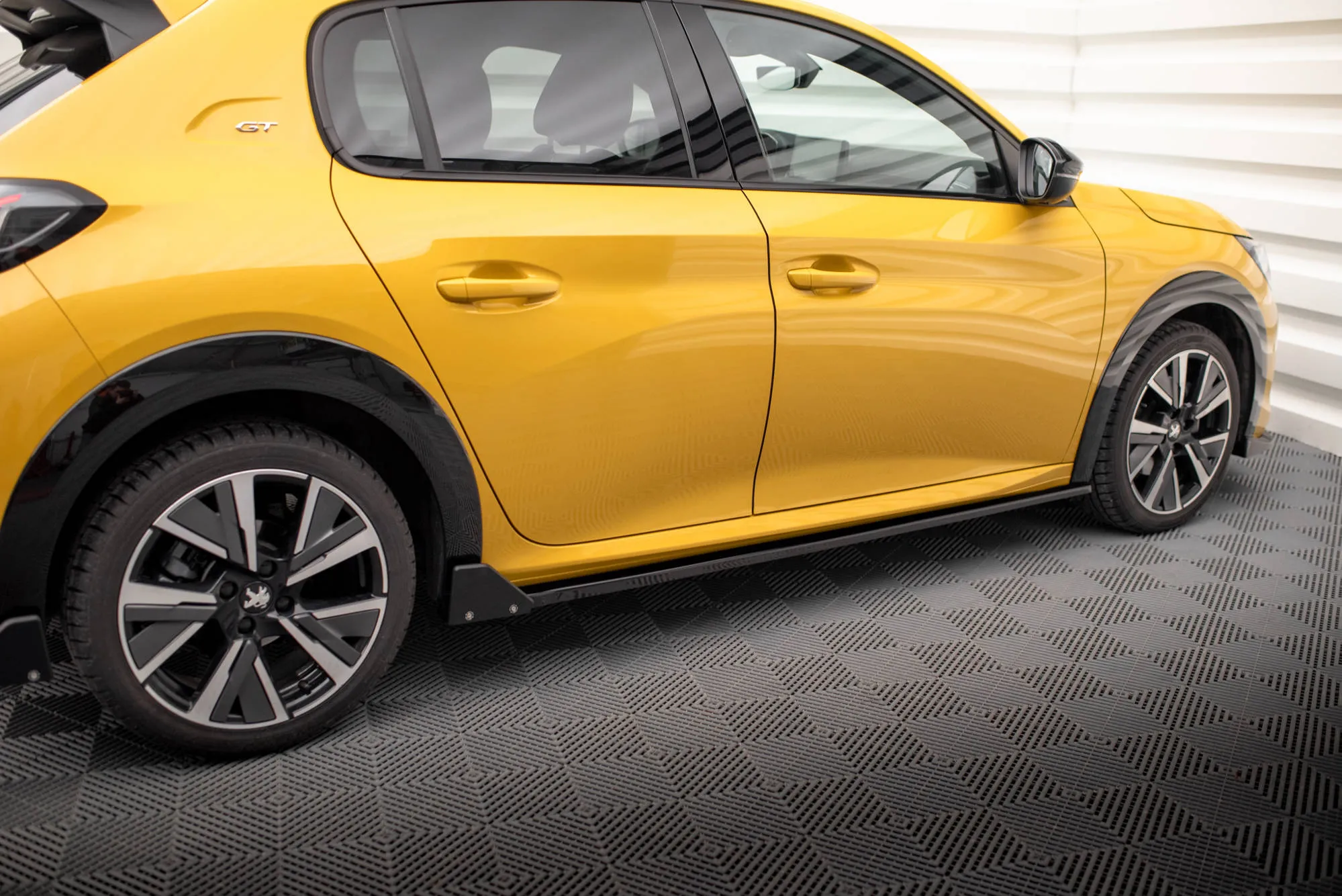 Sideskjørt + Flopper Peugeot 208 GT II 2019 - 2023 | Glossy Black Edition – bilde 3
