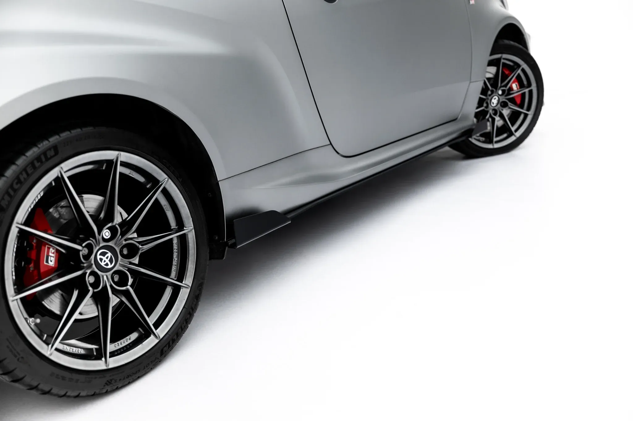 Sideskjørt + Flopper Toyota GR Yaris IV Facelift 2024 -> | Street Pro Black Edition – bilde 3