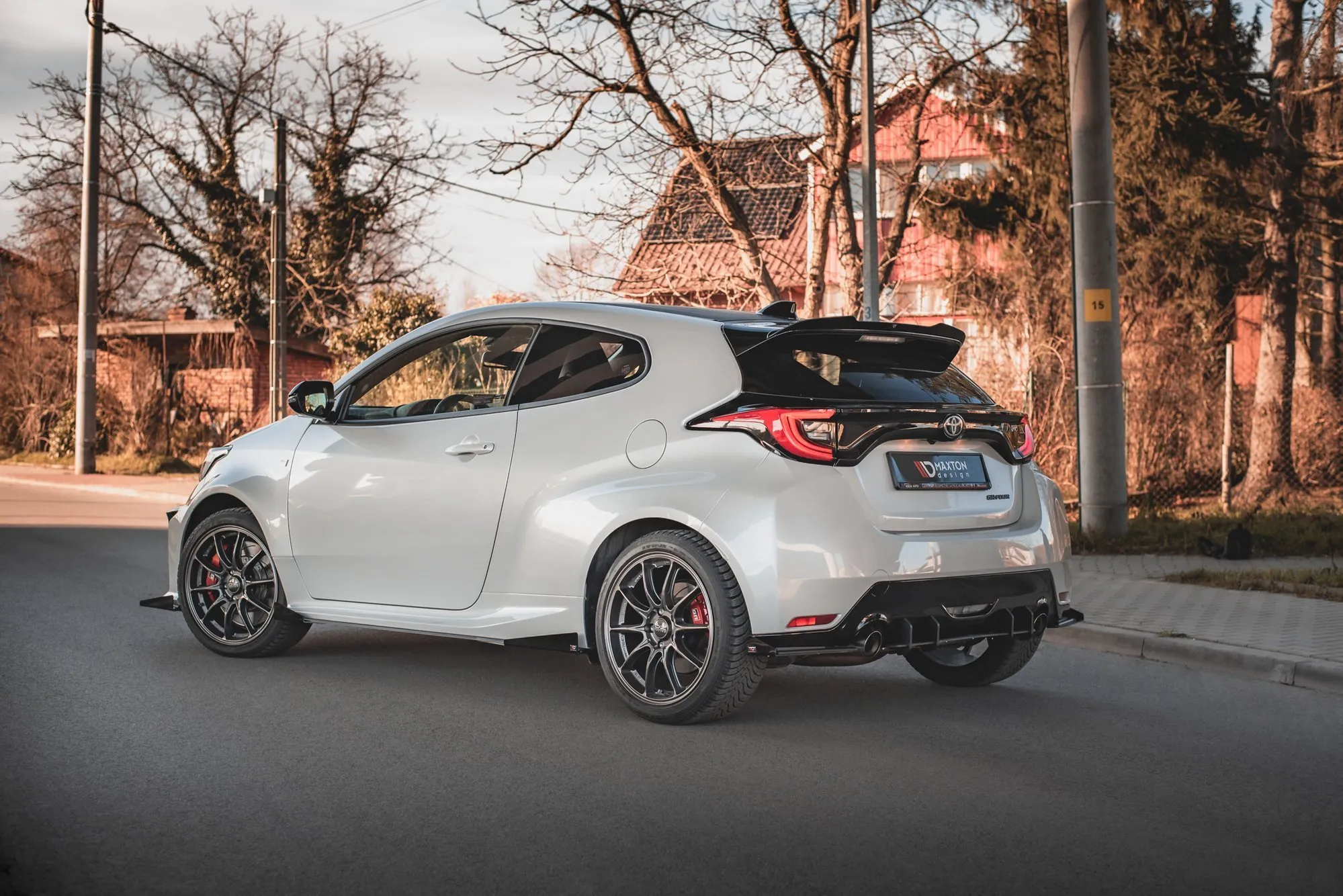 Sideskjørt + Flopper Toyota Yaris GR mk4 2020-> | Street Pro Black Edition – bilde 4