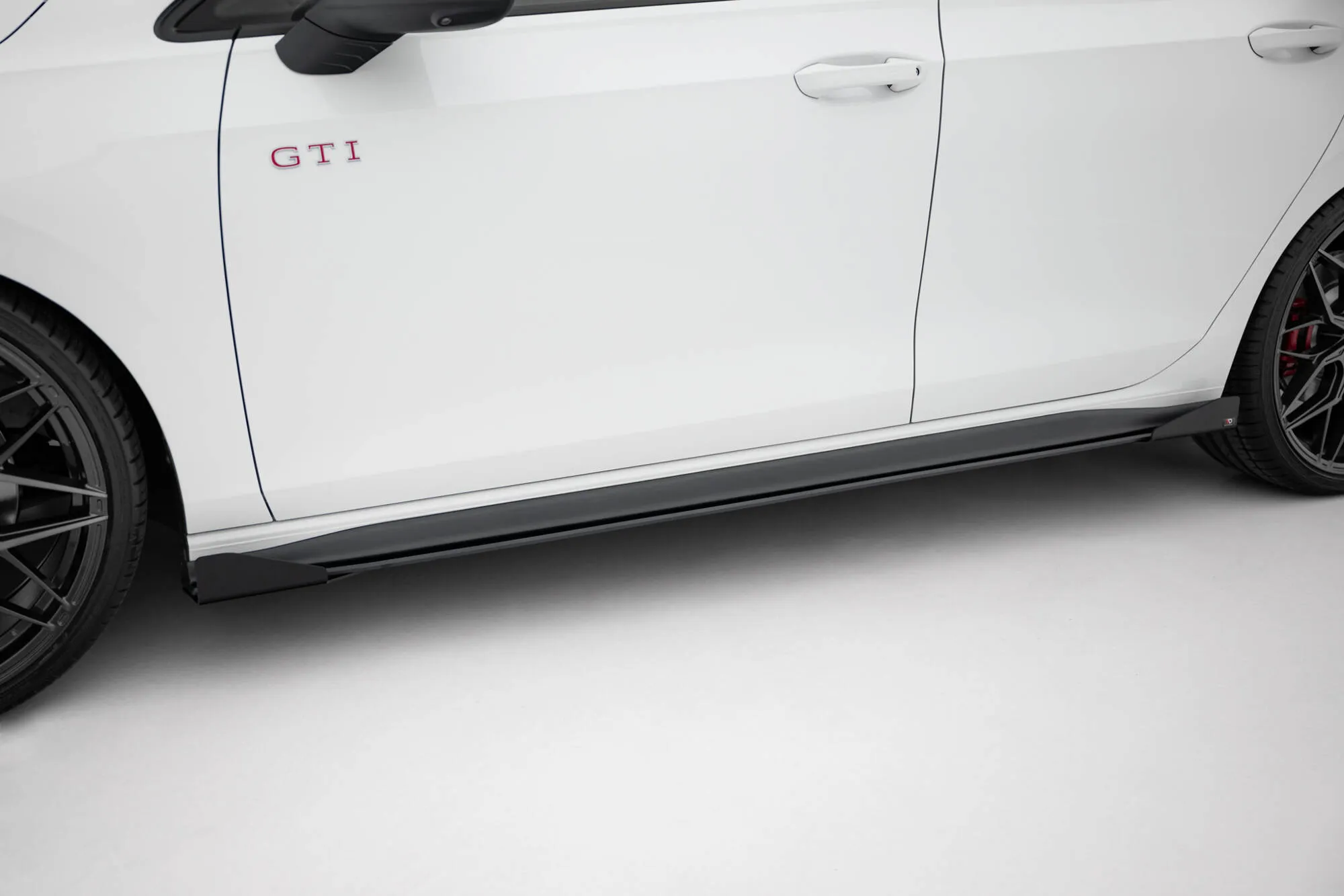 Sideskjørt-flopper Volkswagen Golf (GTI/GTD/R-Line/GTE) VIII Facelift 2020 - 2024 | Glossy Black Edition