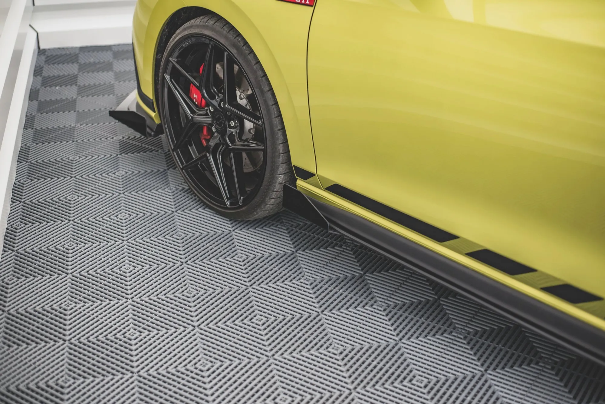 Sideskjørt + Flopper VW Golf 8 GTI / GTI Clubsport / R-line 2020-> | Street Pro Black Edition – bilde 10
