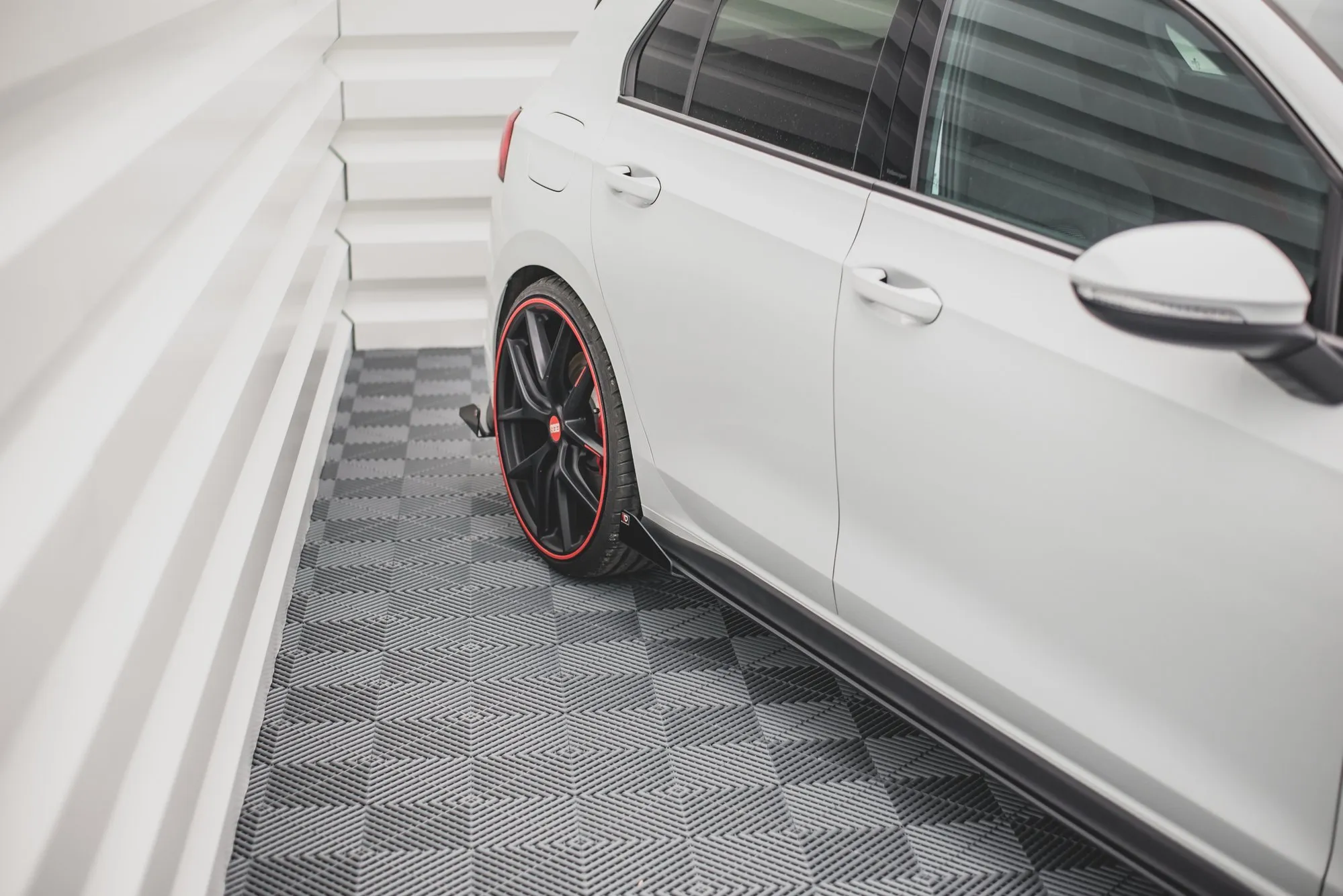 Sideskjørt + Flopper VW Golf 8 GTI / GTI Clubsport / R-line 2020-> | Street Pro Black Edition – bilde 6