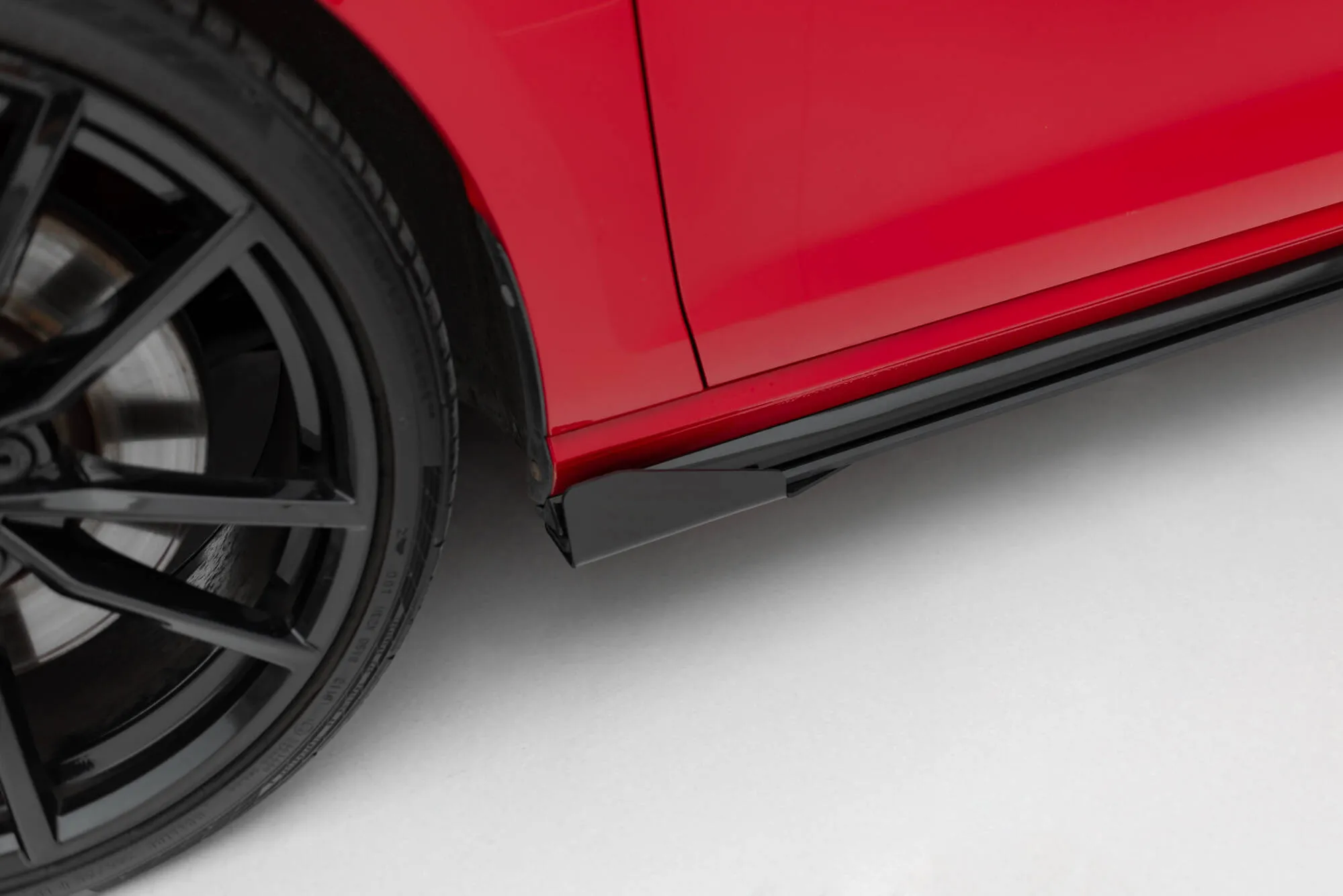 Sideskjørt + Flopper VW Golf MK7 R / R-line 2017-2020 | Street Pro Black Edition – bilde 3