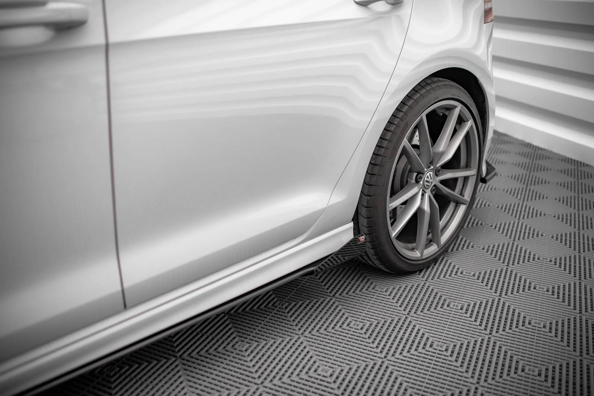 Sideskjørt-flopper VW Golf R Mk7 2013-2016 | Glossy Black Edition