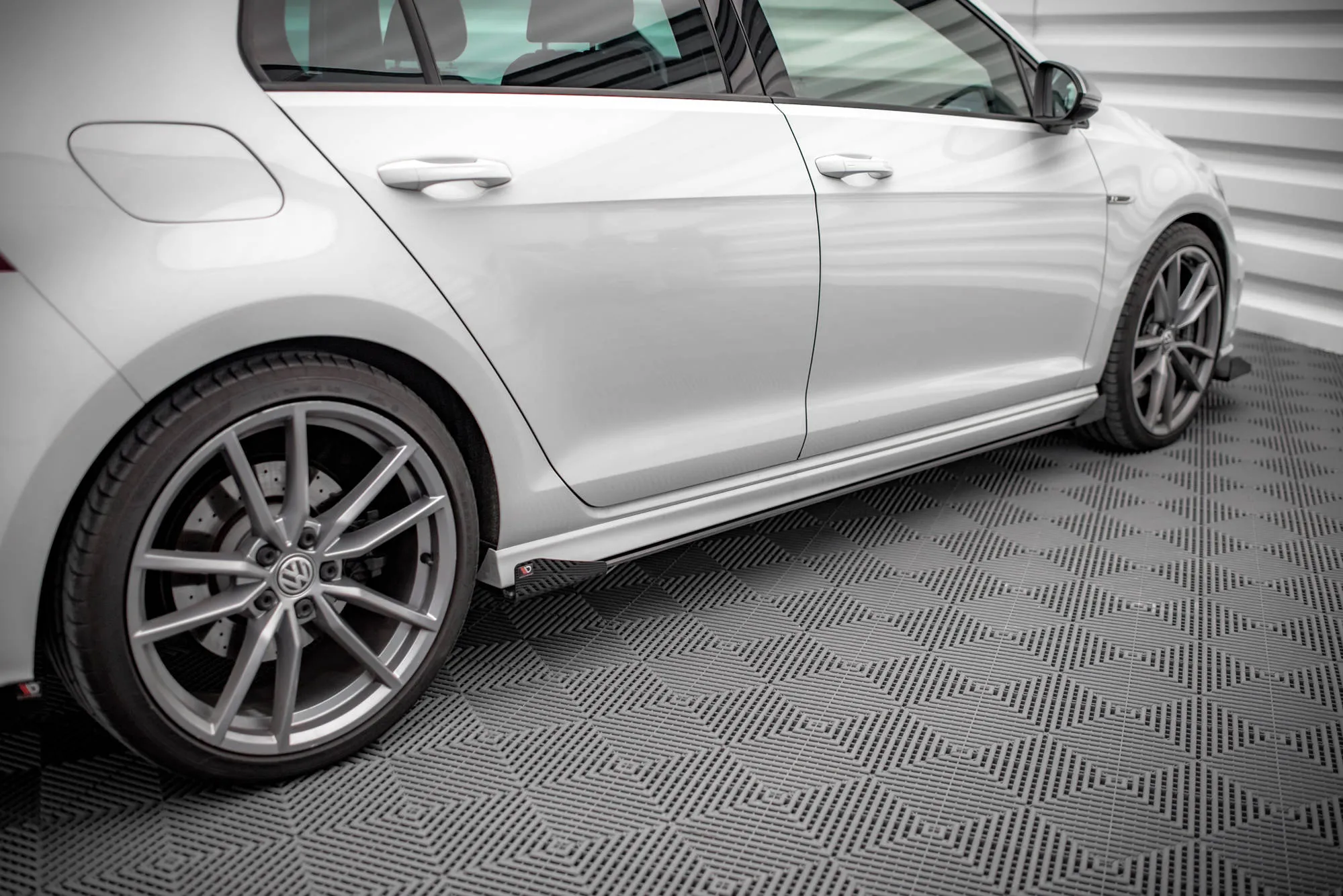 Sideskjørt-flopper VW Golf R Mk7 2013-2016 | Glossy Black Edition – bilde 2