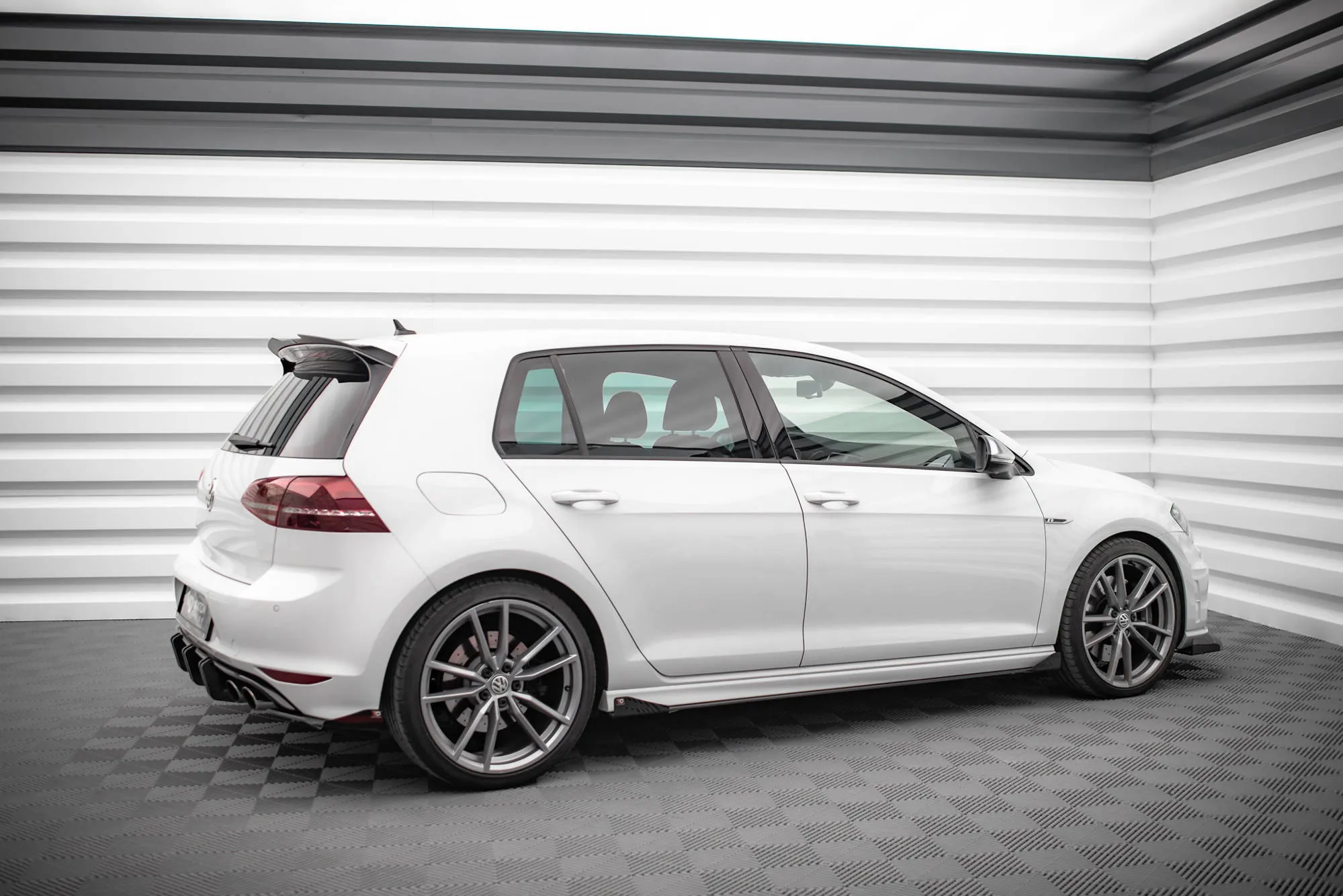 Sideskjørt + Flopper VW Golf R Mk7 2013-2016 | Street Pro Black Edition – bilde 4
