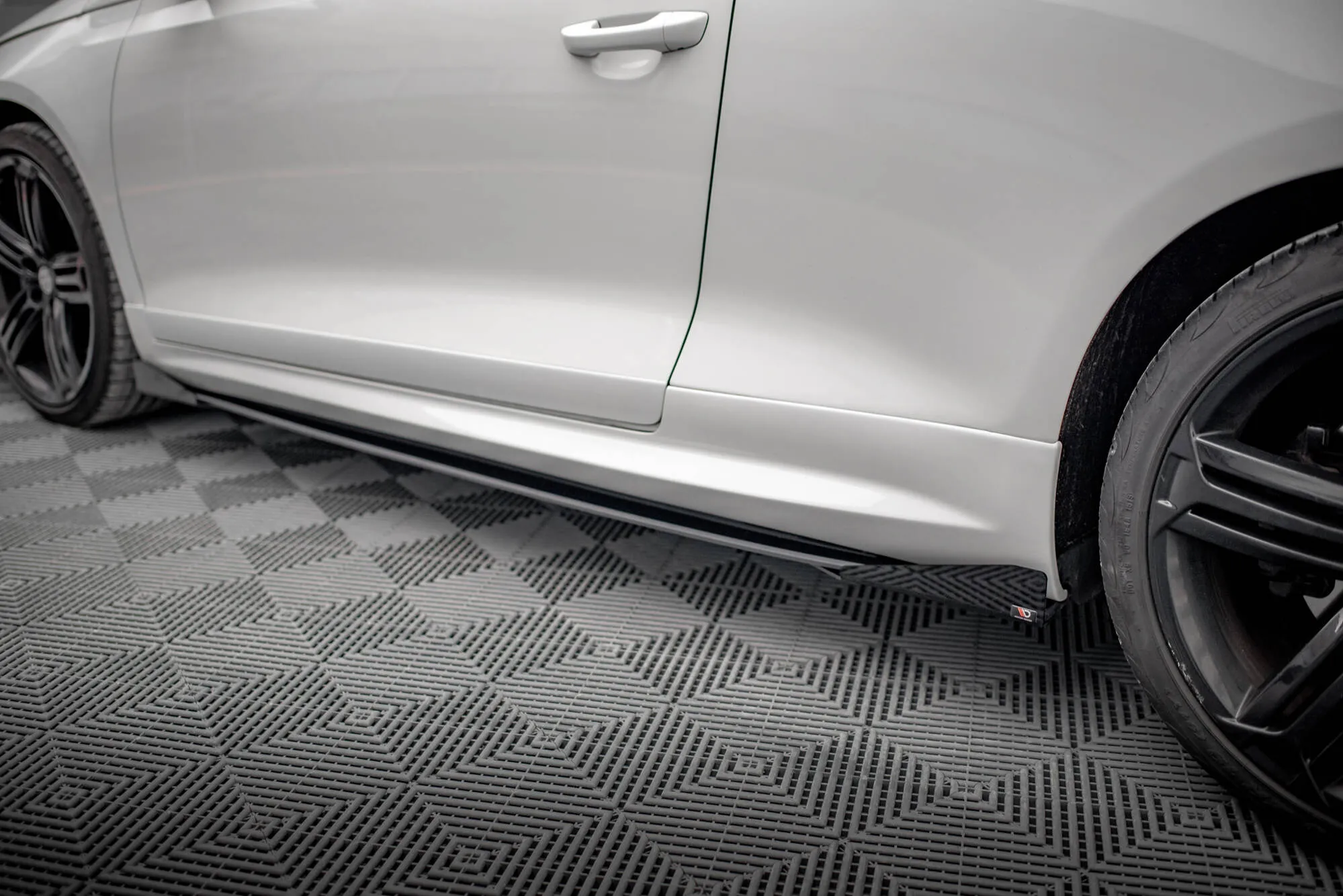 Sideskjørt + Flopper VW Scirocco R mk3 2008 - 2014 | Street Pro Black Edition – bilde 3