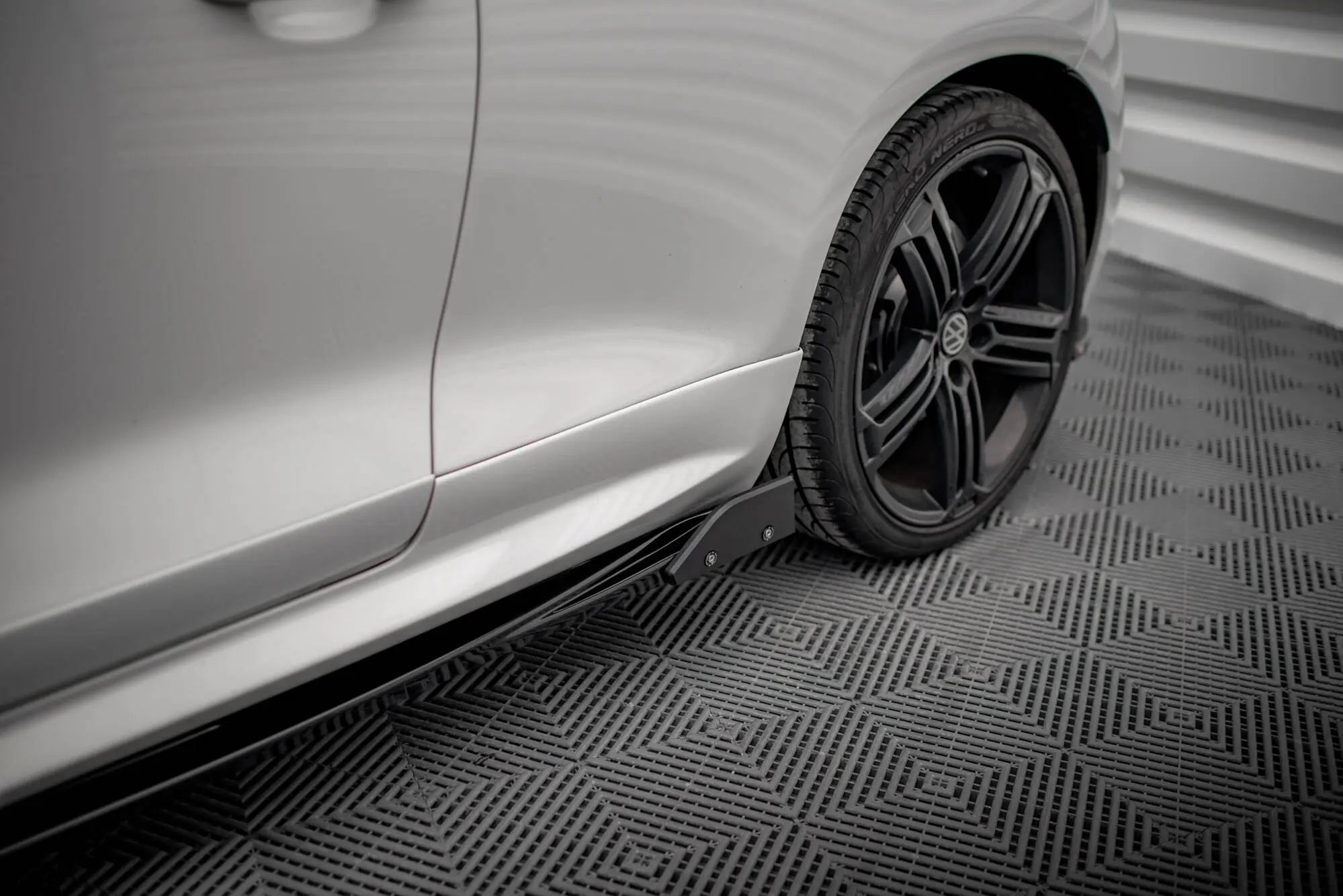 Sideskjørt + flopper VW Scirocco R mk3 2008 - 2014 | V.2 Glossy Black Edition – bilde 2
