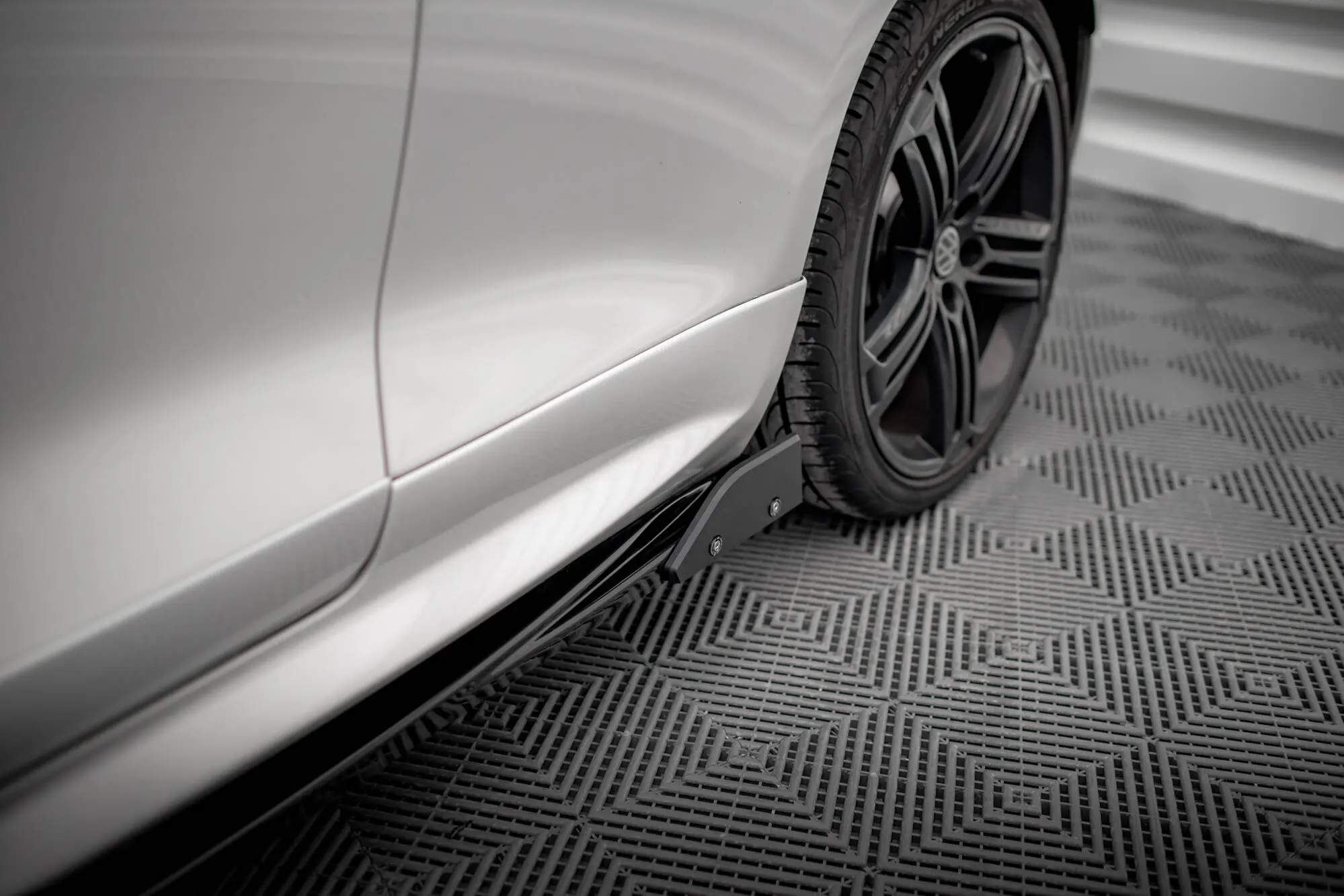 Sideskjørt + flopper VW Scirocco R mk3 2008 - 2014 | V.2 Glossy Black Edition – bilde 3