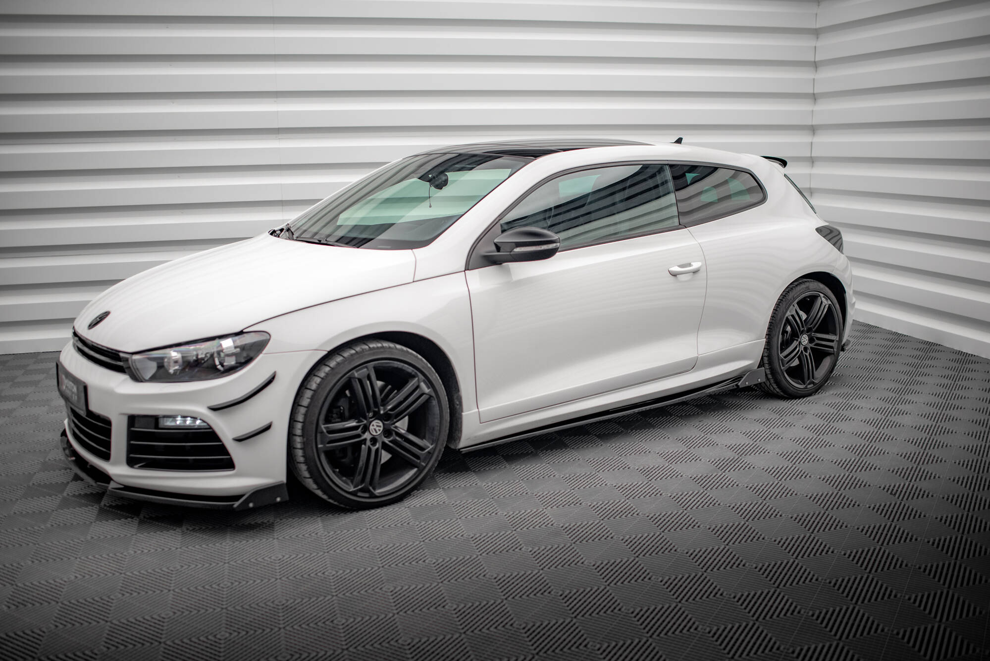 Sideskjørt + flopper VW Scirocco R mk3 2008 - 2014 | V.2 Glossy Black Edition – bilde 6