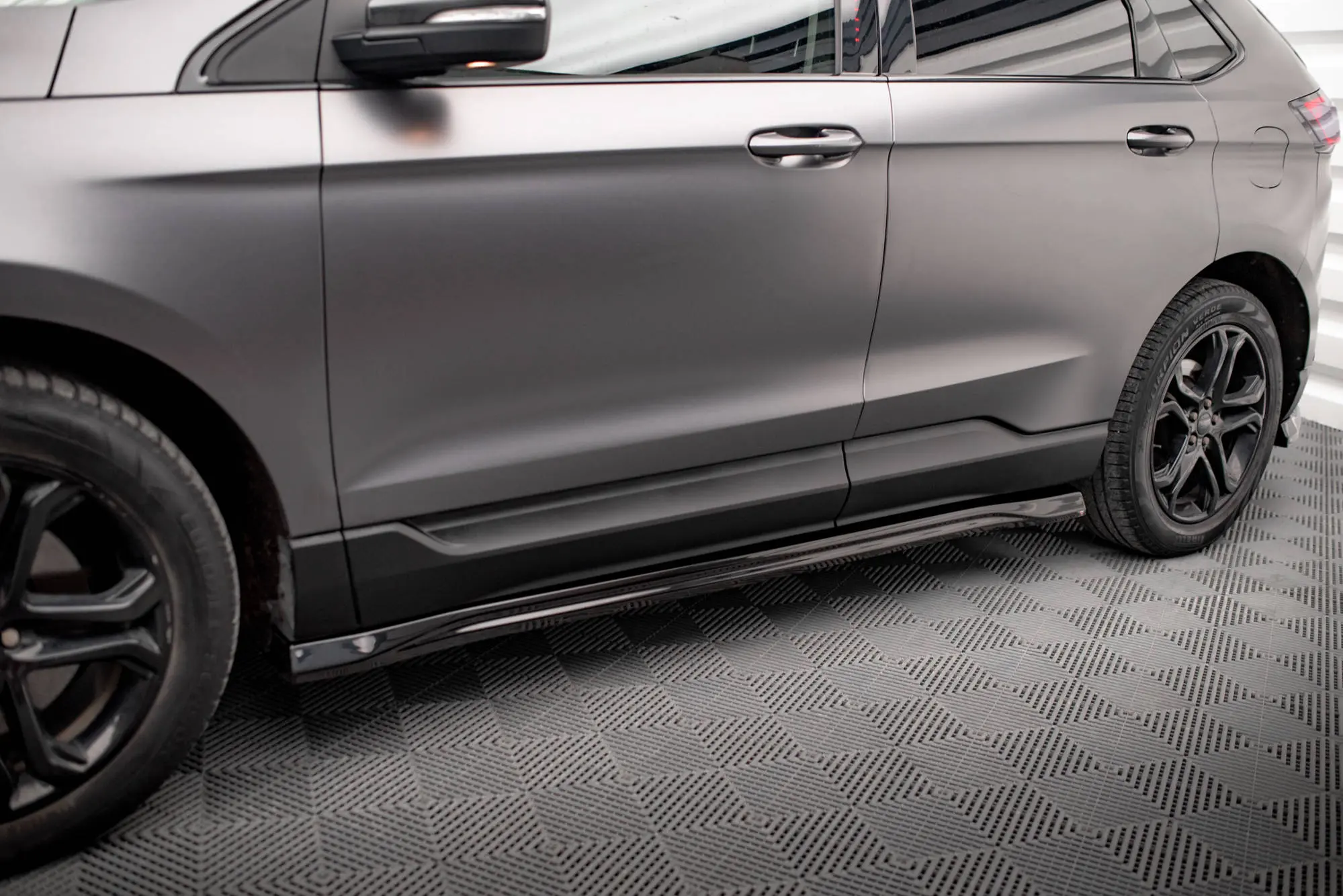 Sideskjørt Ford Edge II 2014-2019 | Glossy Black Edition – bilde 3