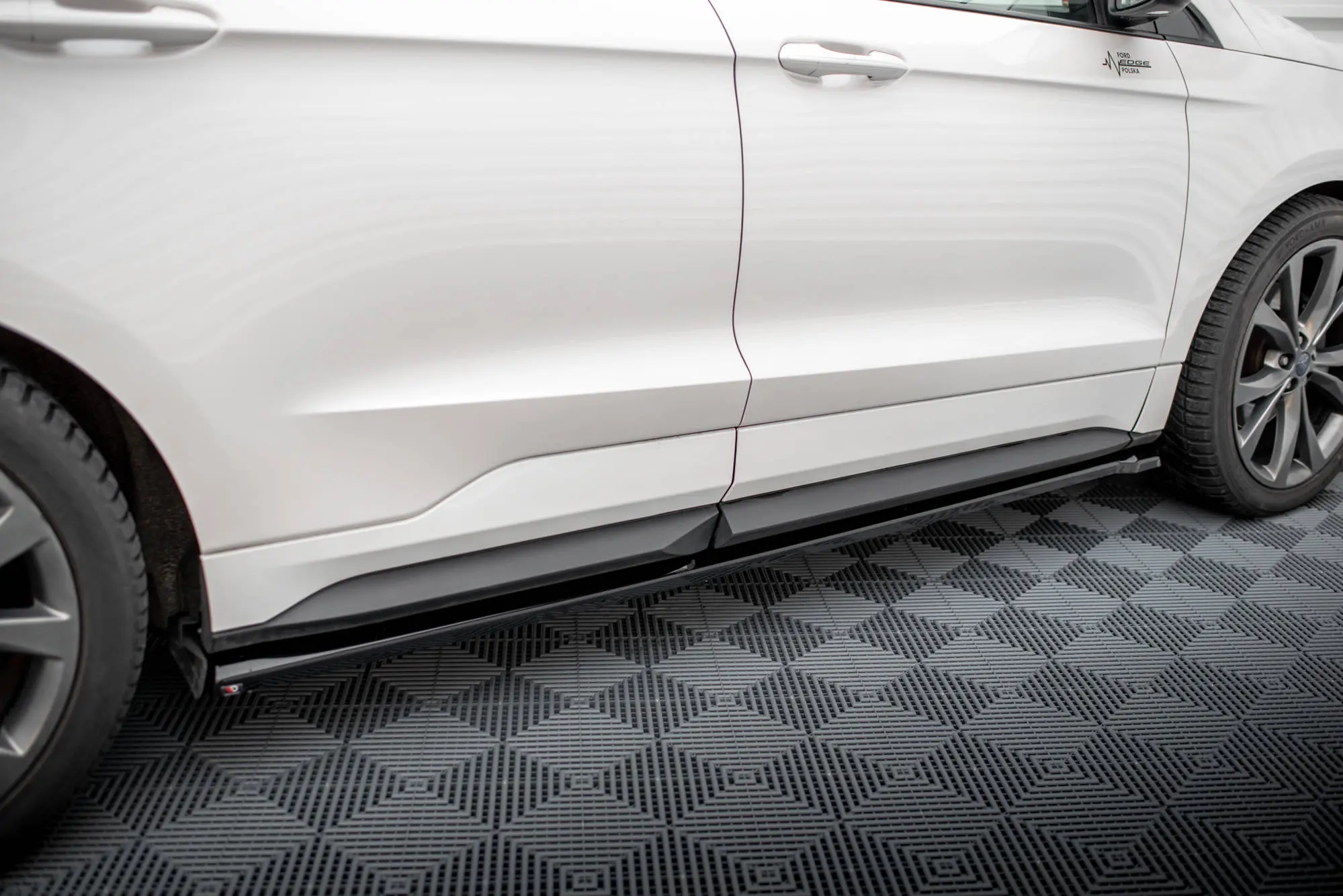 Sideskjørt Ford Edge Sport Mk2 2014 -2019 | Glossy Black Edition