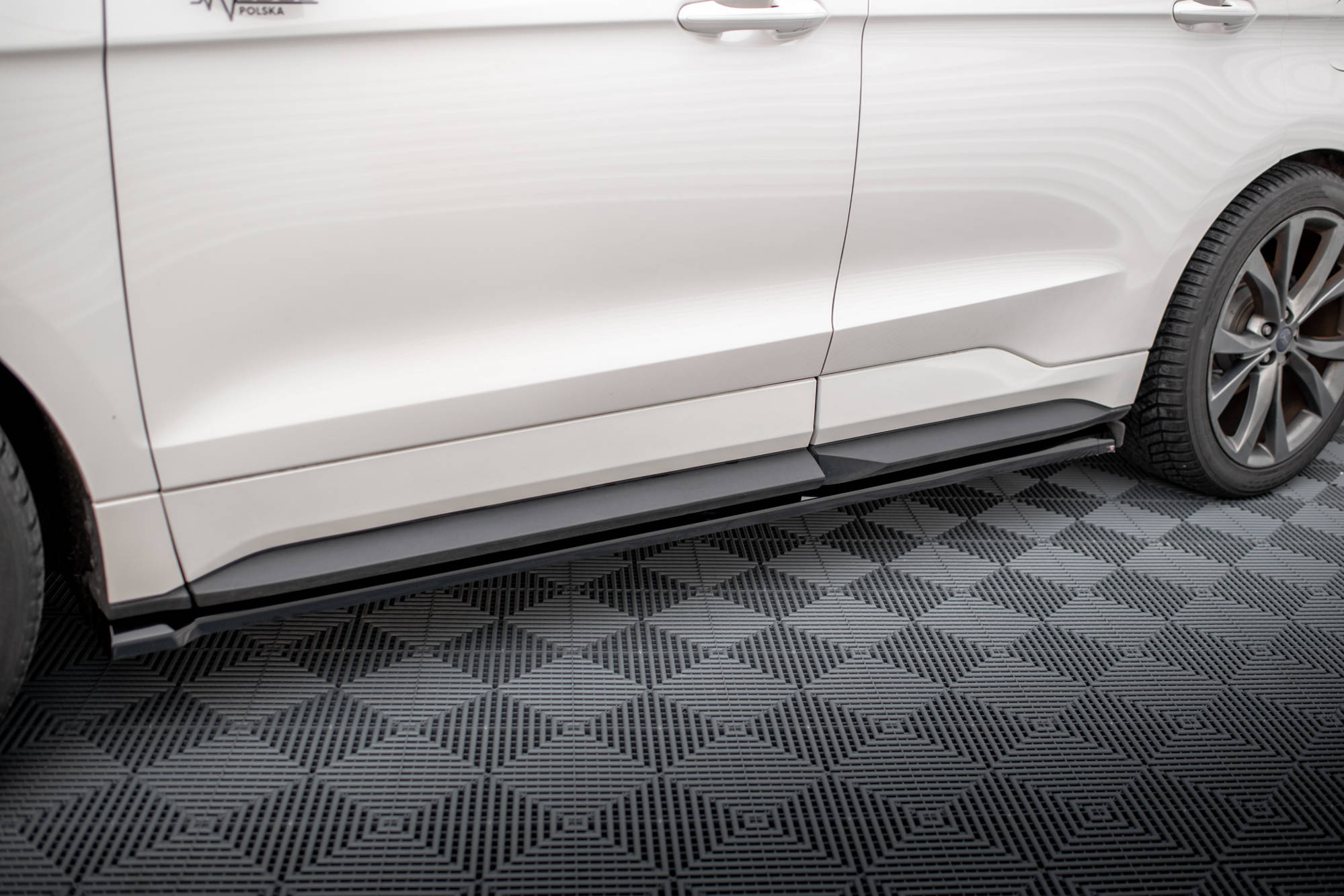 Sideskjørt Ford Edge Sport Mk2 2014 -2019 | Glossy Black Edition – bilde 4