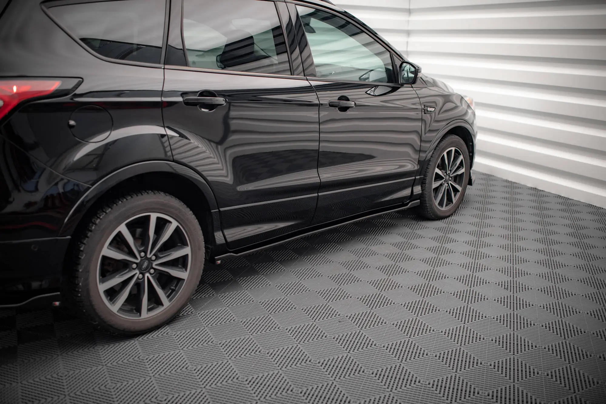 SIDESKJØRT FORD Escape III ST-Line 2012-2019 – bilde 2