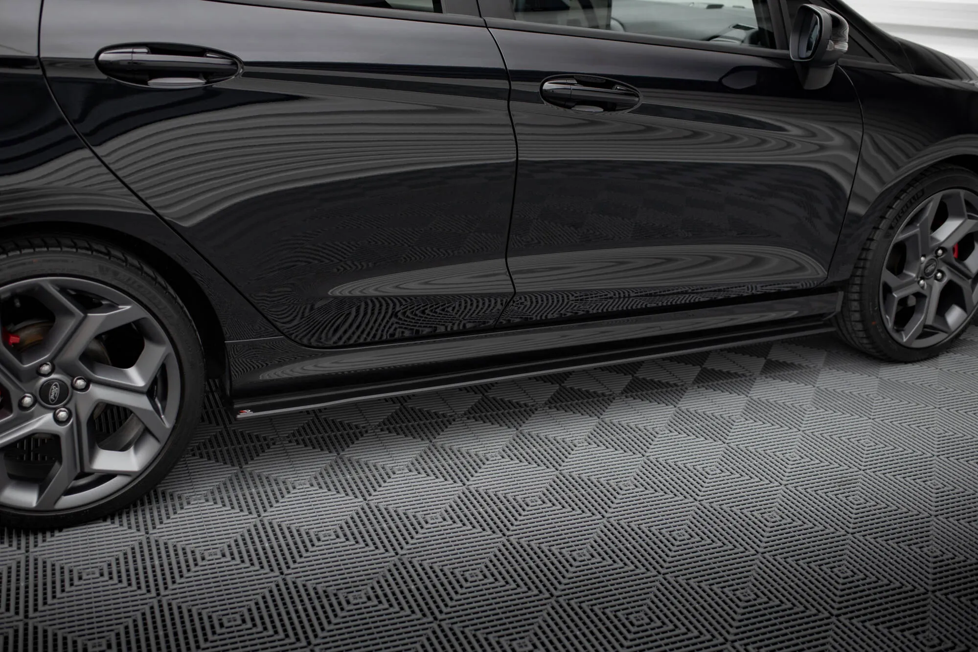 Sideskjørt Ford Fiesta Mk7 ST / ST-Line 2016 - 2023 | Street Pro Black Edition
