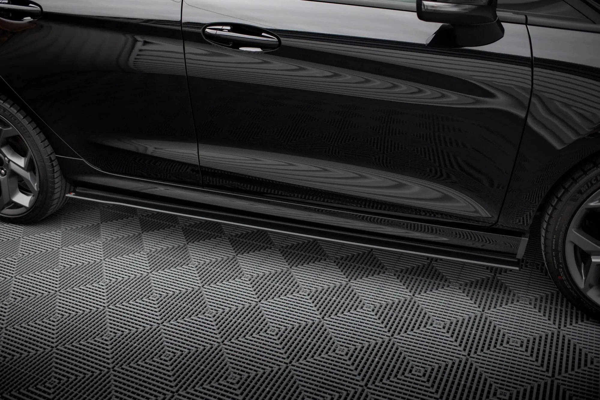 Sideskjørt Ford Fiesta Mk7 ST / ST-Line 2016 - 2023 | Street Pro Black Edition – bilde 3