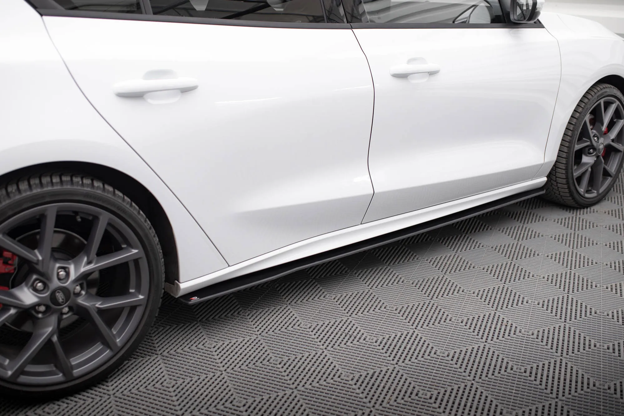 Sideskjørt Ford Focus IV ST / ST-Line 2018 -> | Street Pro Black Edition