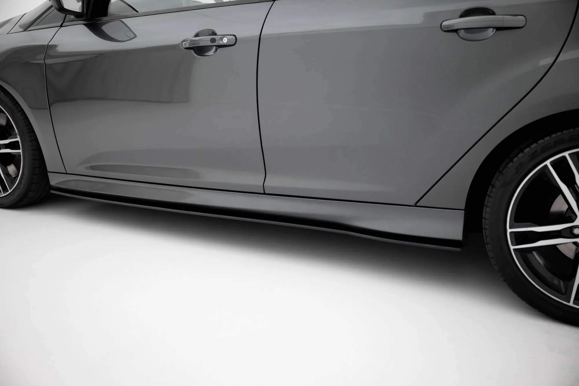 Sideskjørt Ford Focus ST III Facelift 2015 - 2018 | Street Pro Black Edition – bilde 3